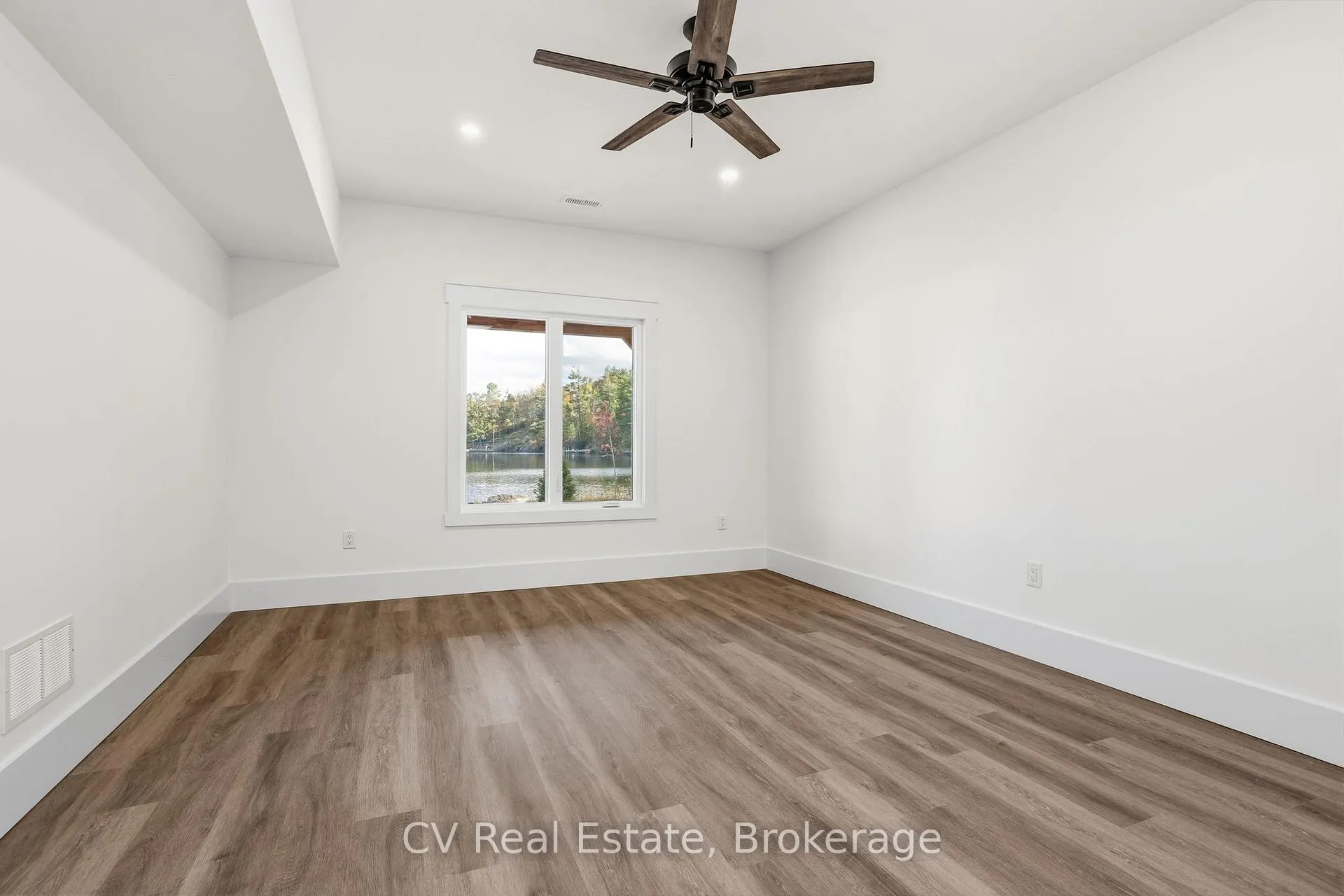 Photo 15 of 1111 Lakeshore Drive, Gravenhurst, Muskoka (S) — HOMEH