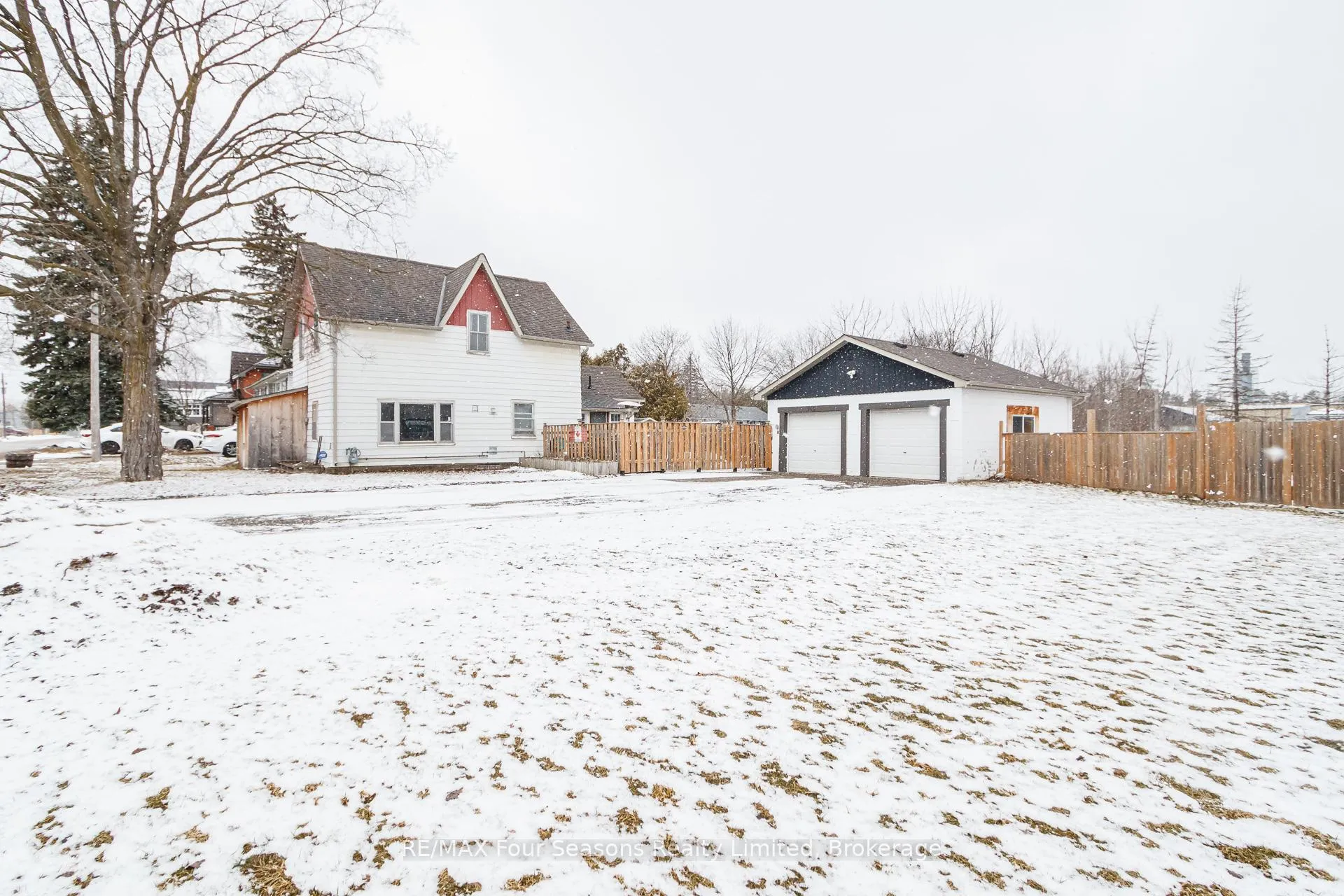Photo 2 of 203 Montreal Street, Clearview, Stayner — HOMEH