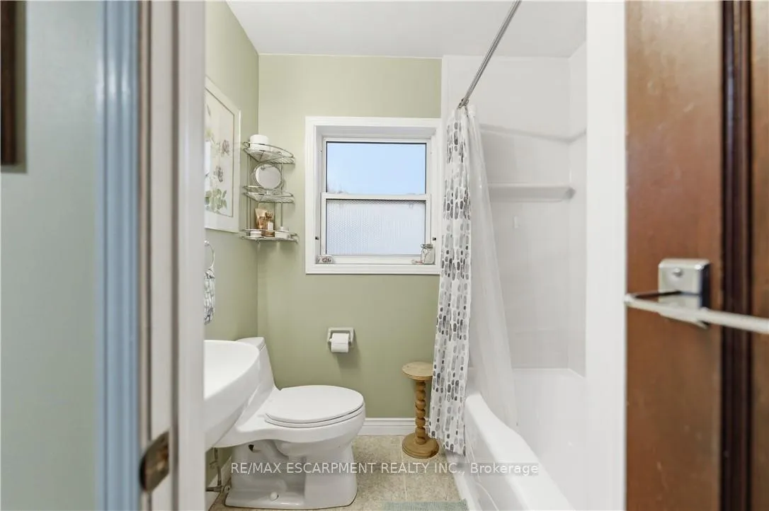 Photo 18 of 76 Knyvet Avenue, Hamilton, Centremount — HOMEH