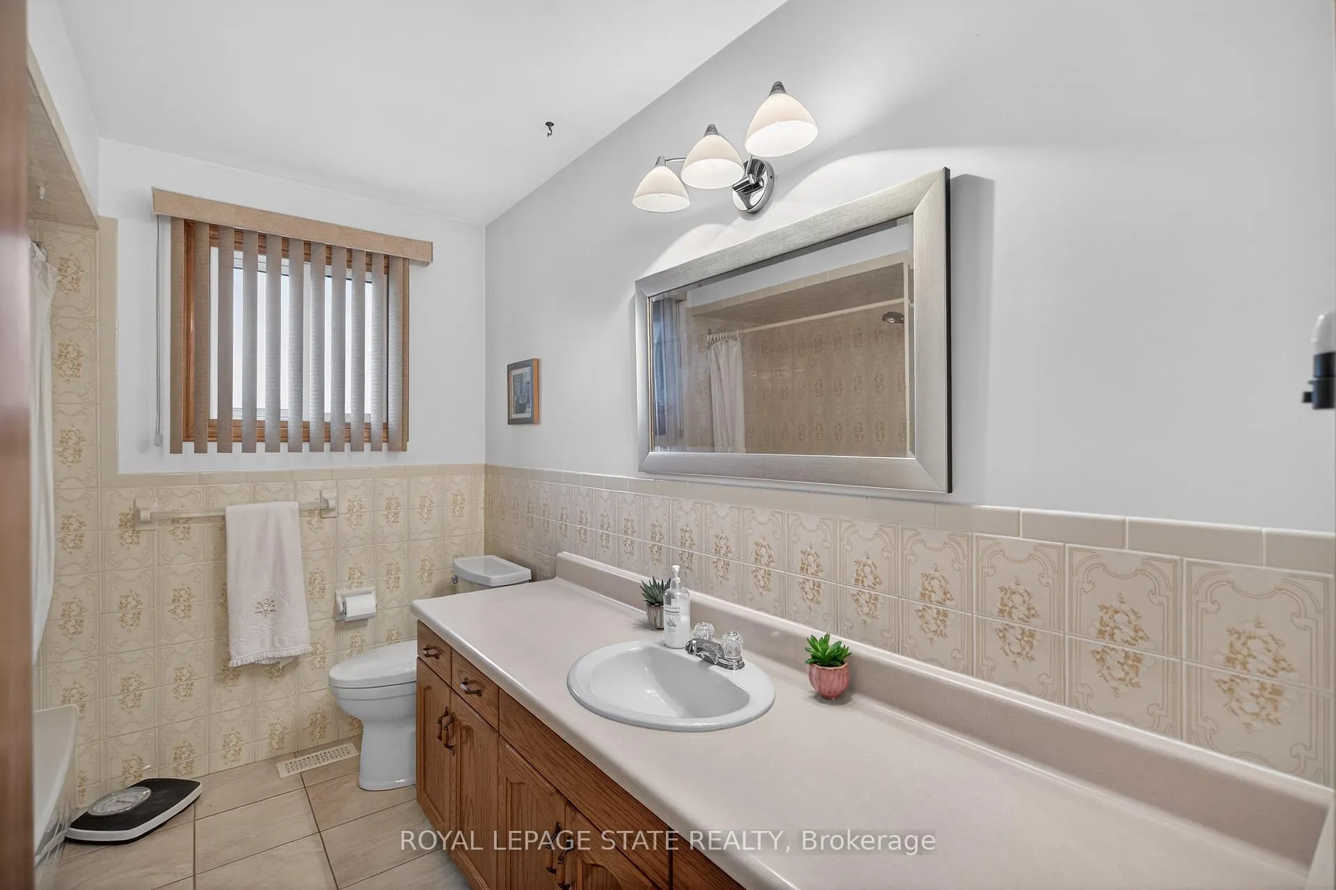 Photo 25 of 71 Ellington Avenue, Hamilton, Stoney Creek — HOMEH