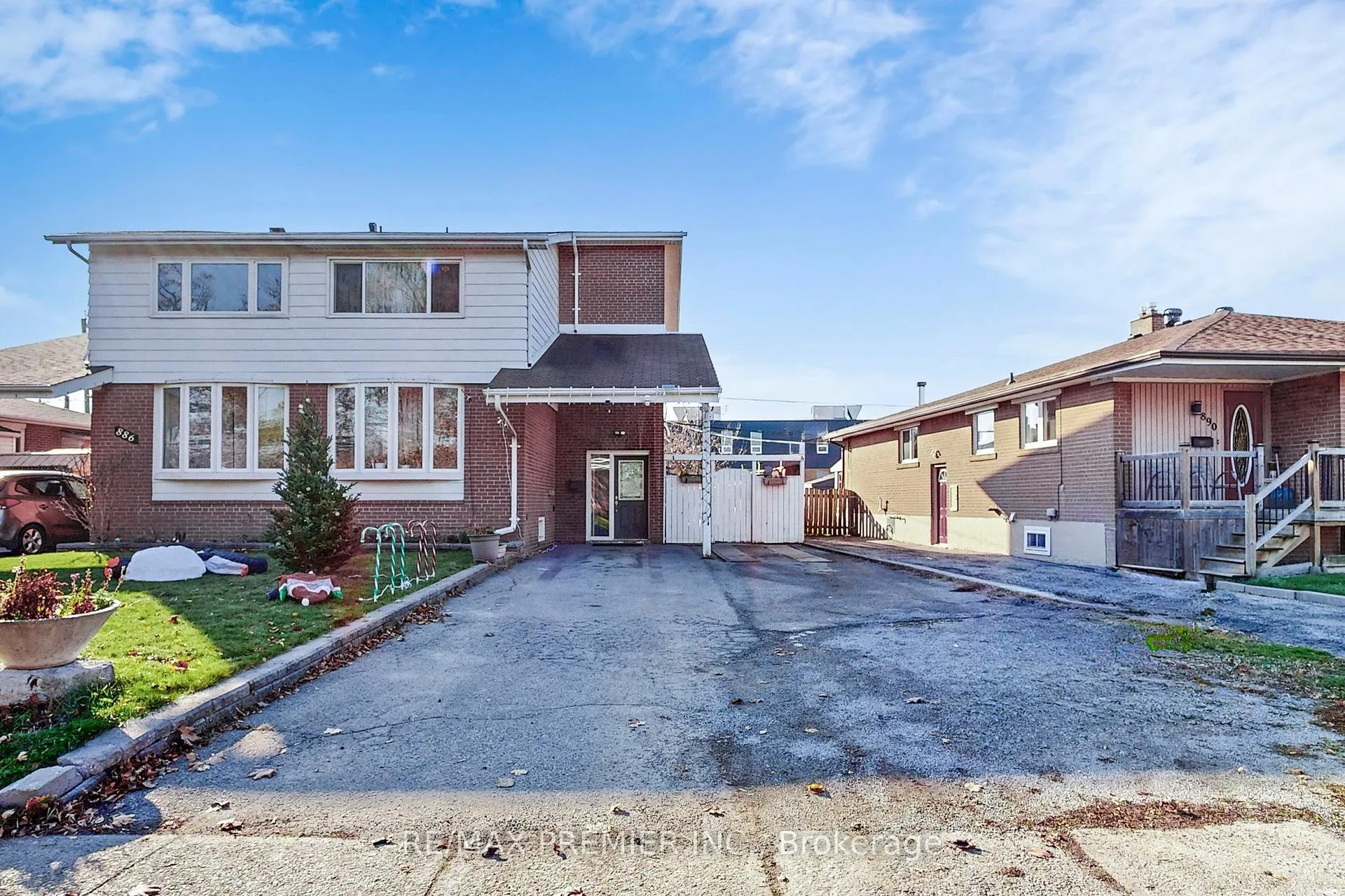 Photo 2 of 888 Krosno Boulevard, Pickering, Bay Ridges — HOMEH