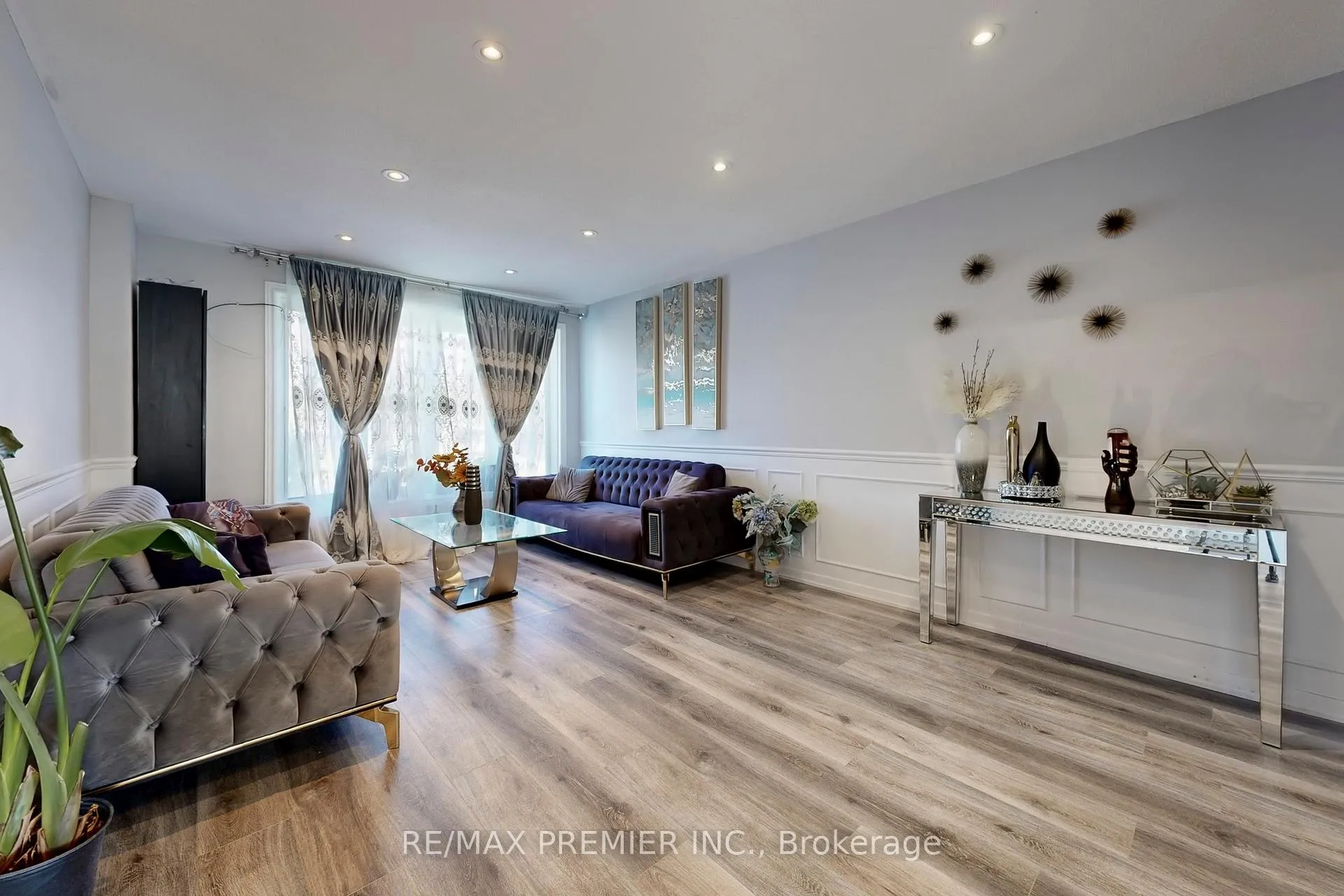 Photo 3 of 888 Krosno Boulevard, Pickering, Bay Ridges — HOMEH