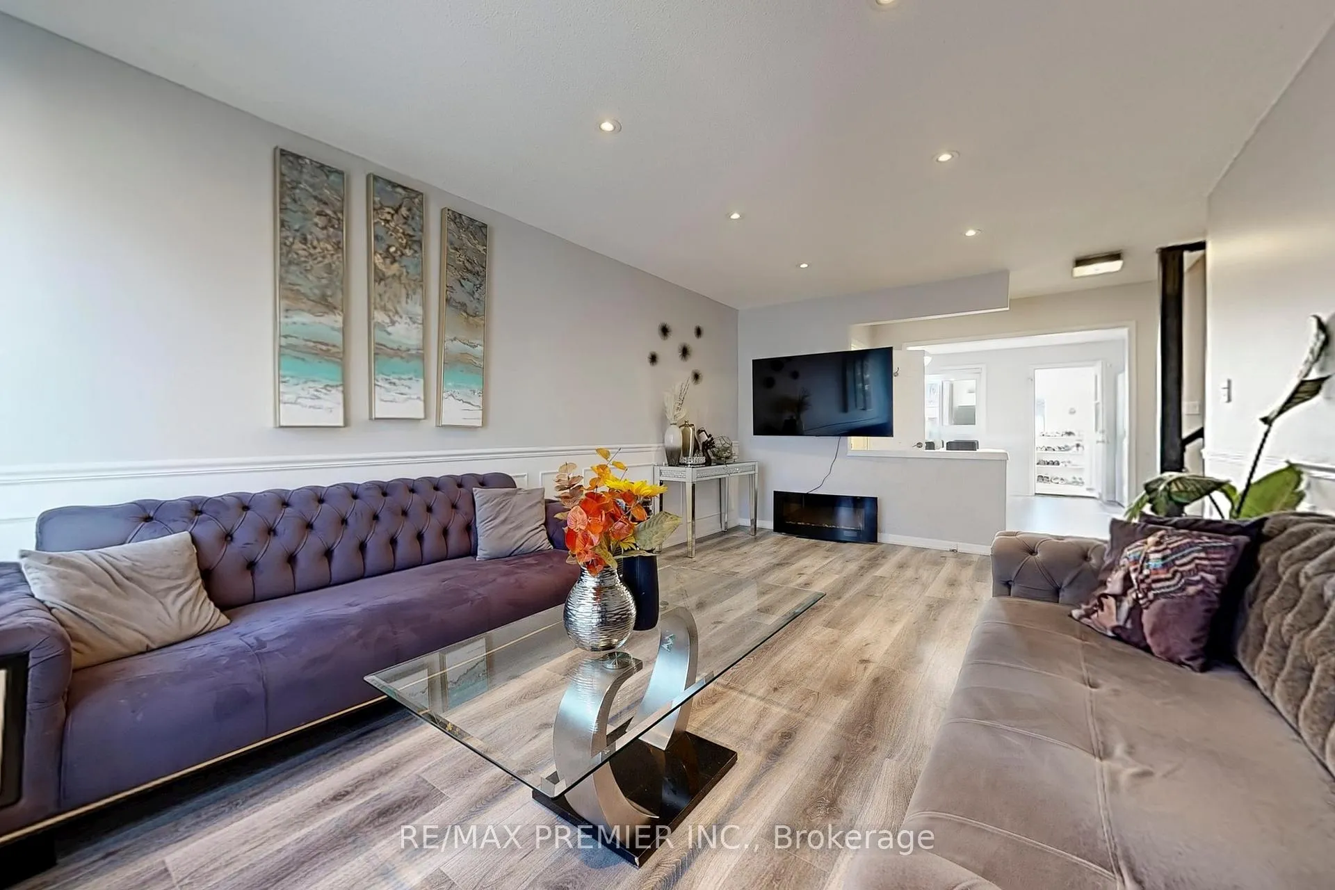 Photo 8 of 888 Krosno Boulevard, Pickering, Bay Ridges — HOMEH