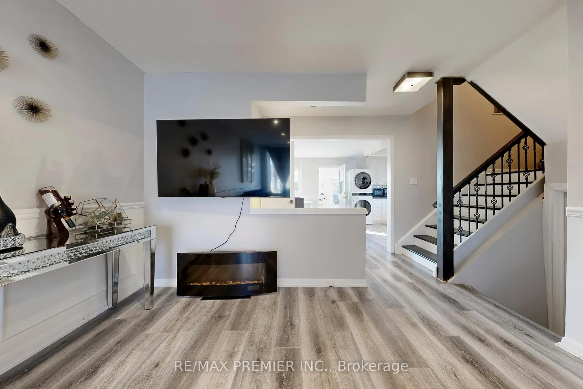 Photo 10 of 888 Krosno Boulevard, Pickering, Bay Ridges — HOMEH