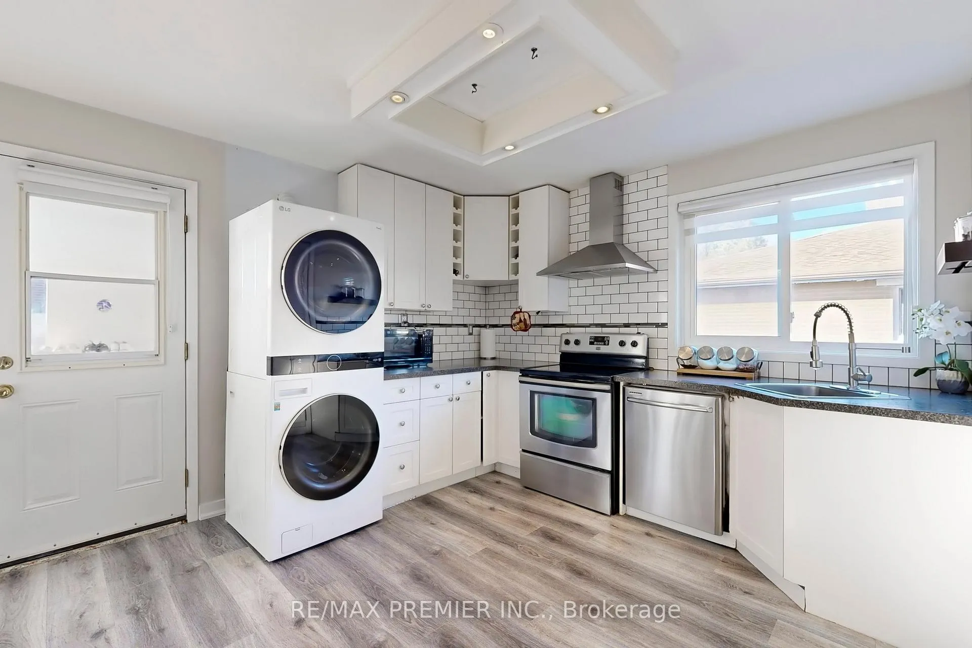 Photo 12 of 888 Krosno Boulevard, Pickering, Bay Ridges — HOMEH