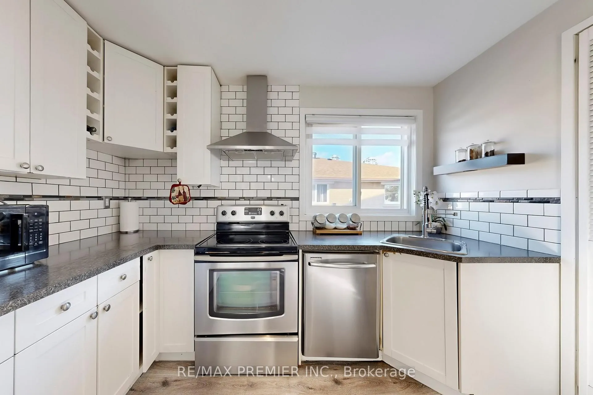 Photo 13 of 888 Krosno Boulevard, Pickering, Bay Ridges — HOMEH