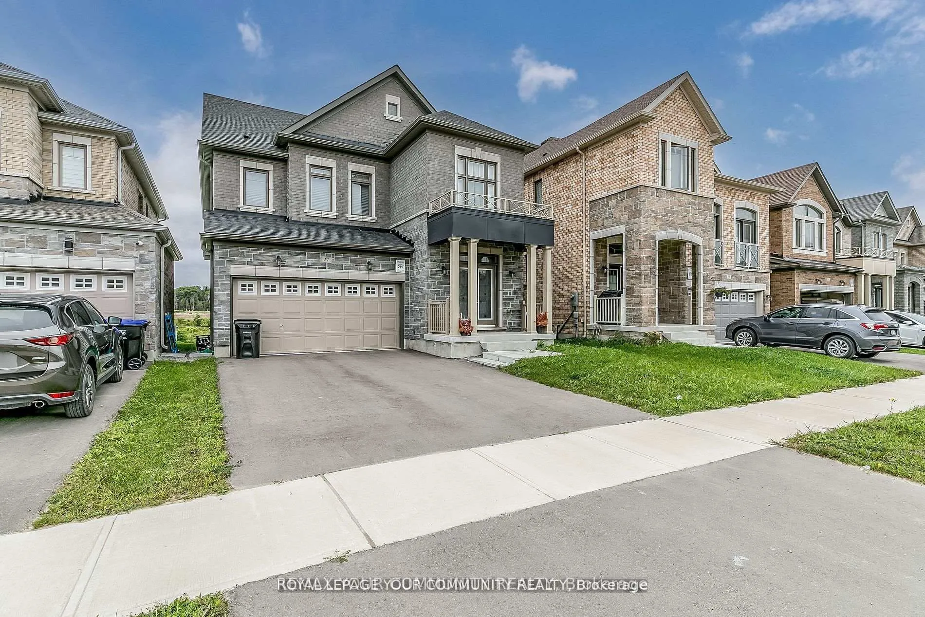 Photo 2 of 27 Lorne Thomas Place, New Tecumseth, Alliston — HOMEH
