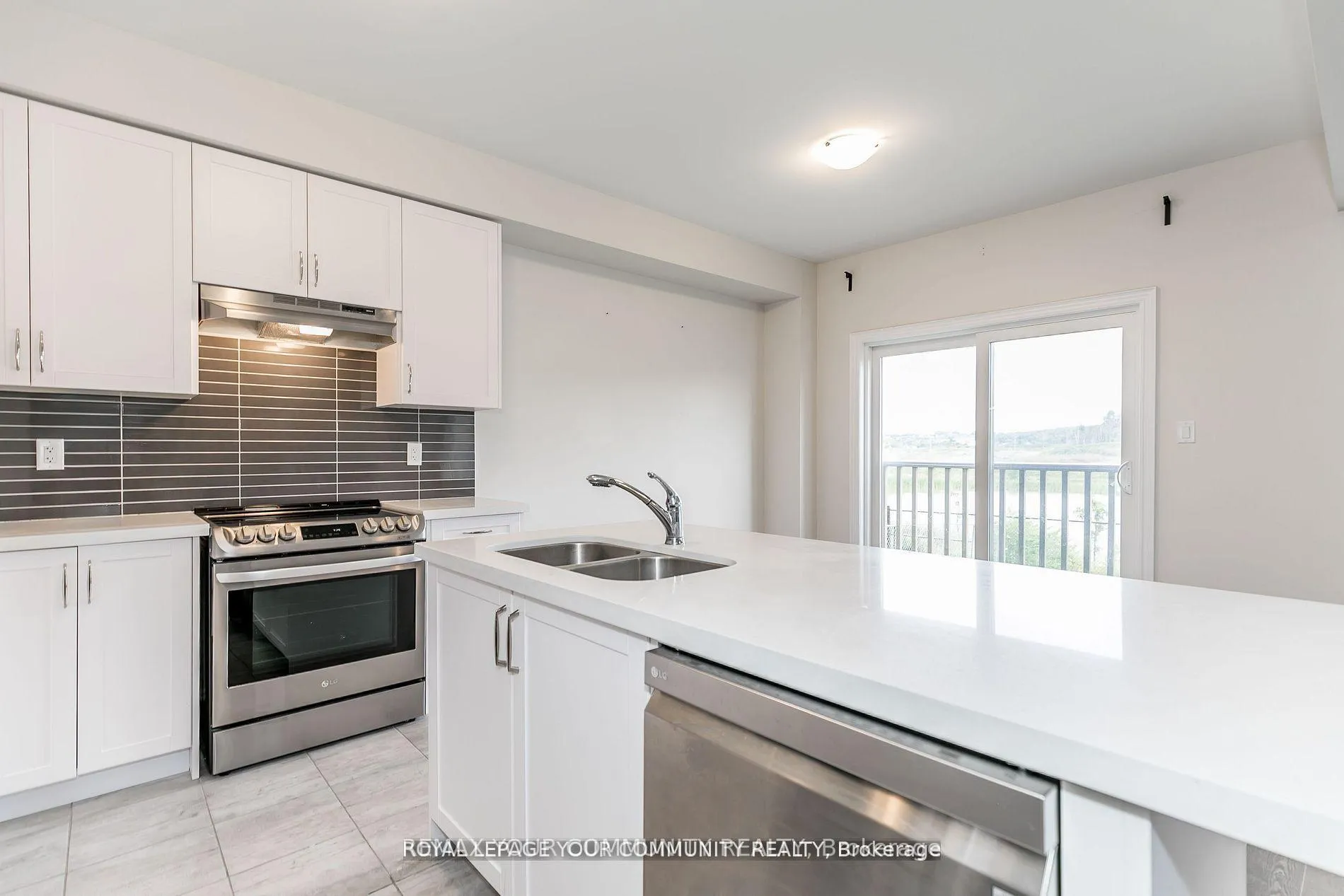Photo 18 of 27 Lorne Thomas Place, New Tecumseth, Alliston — HOMEH