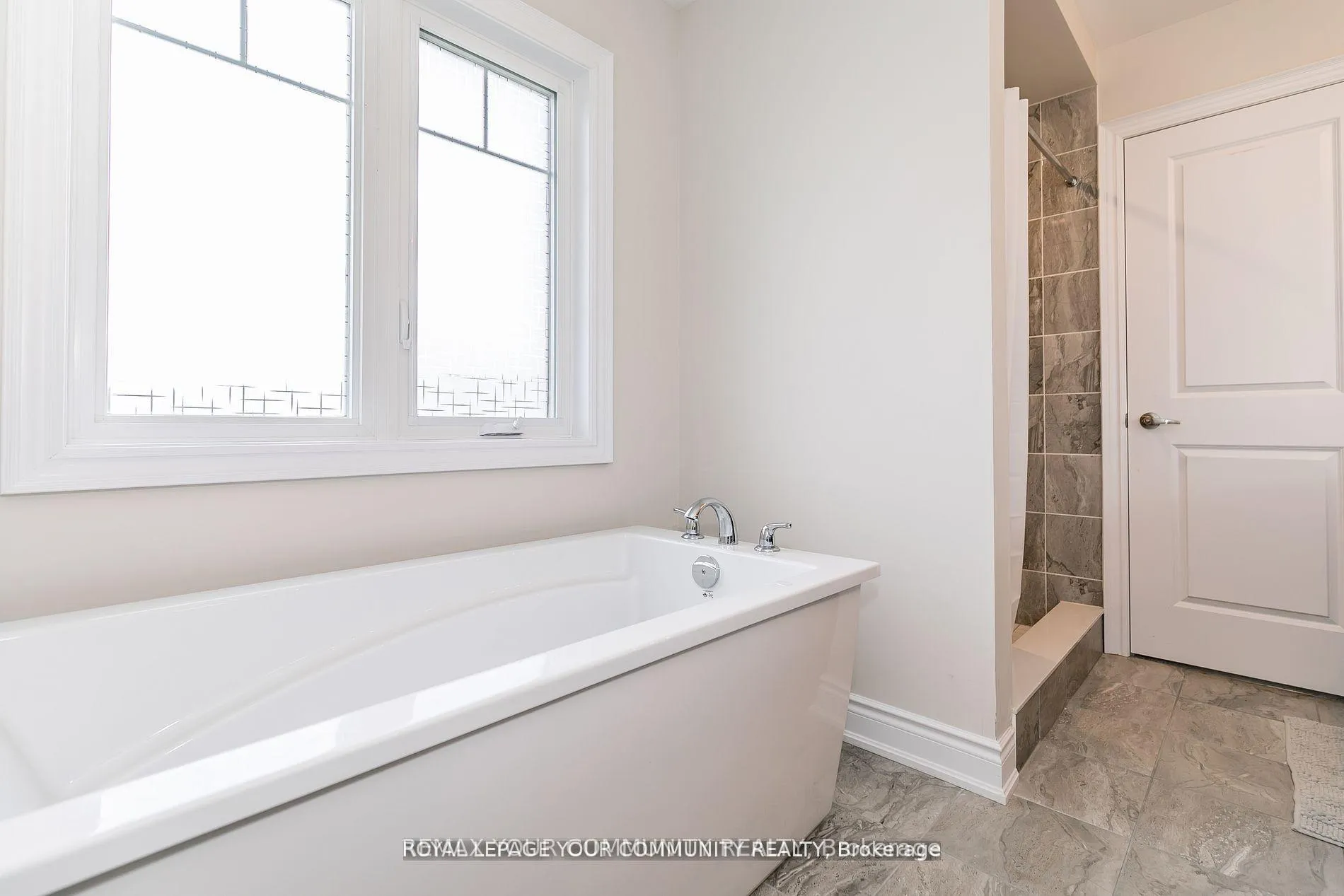 Photo 23 of 27 Lorne Thomas Place, New Tecumseth, Alliston — HOMEH