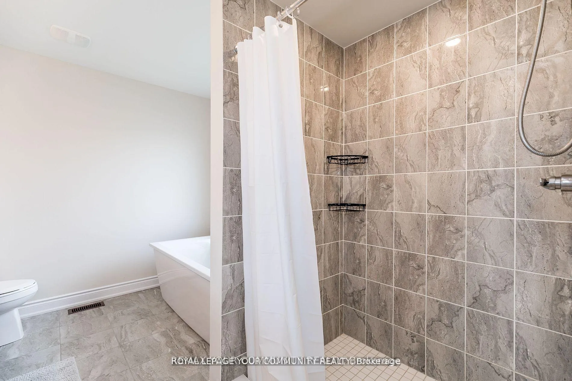 Photo 24 of 27 Lorne Thomas Place, New Tecumseth, Alliston — HOMEH