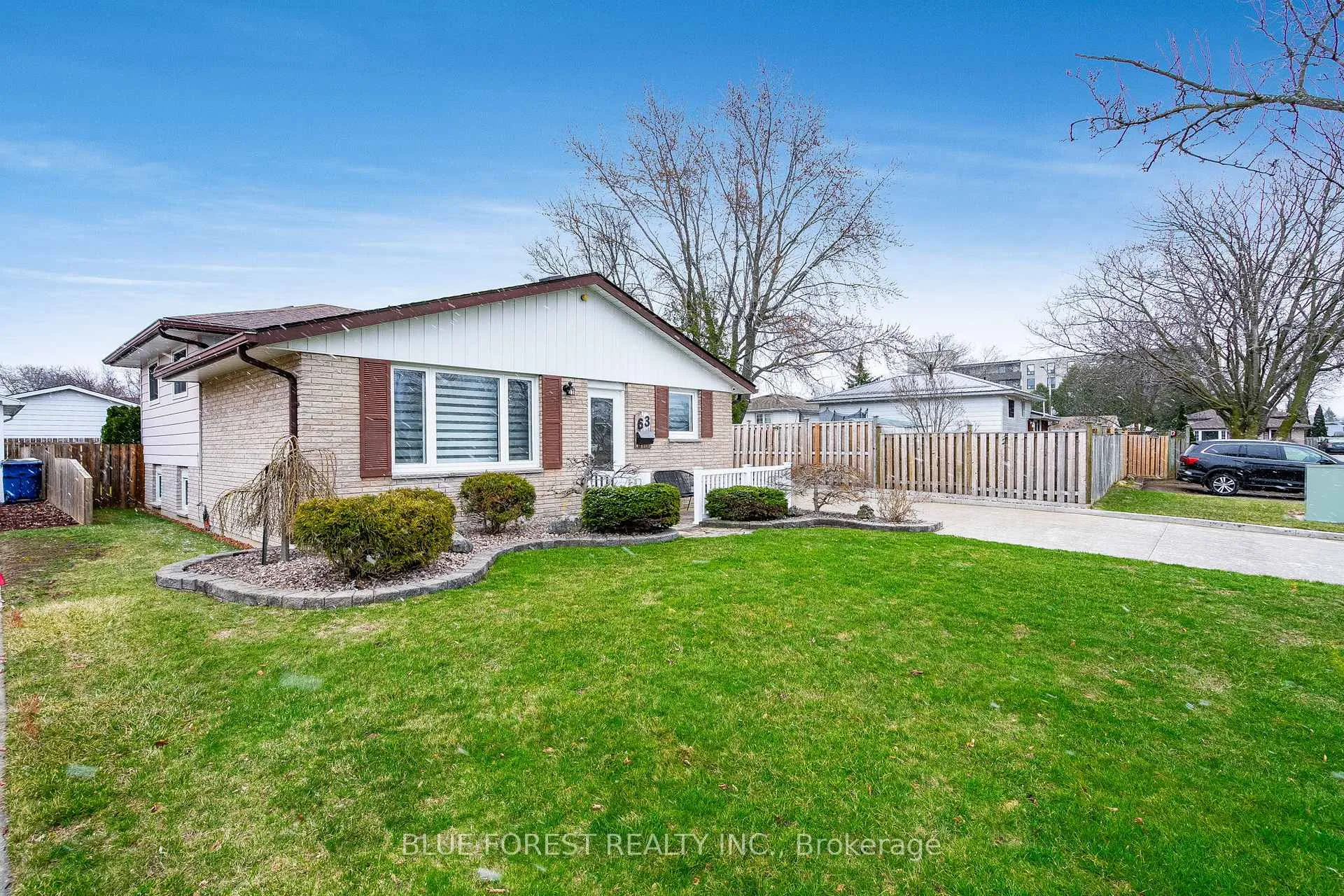 Photo 2 of 63 Peirone Crescent, Chatham-Kent, Chatham — HOMEH