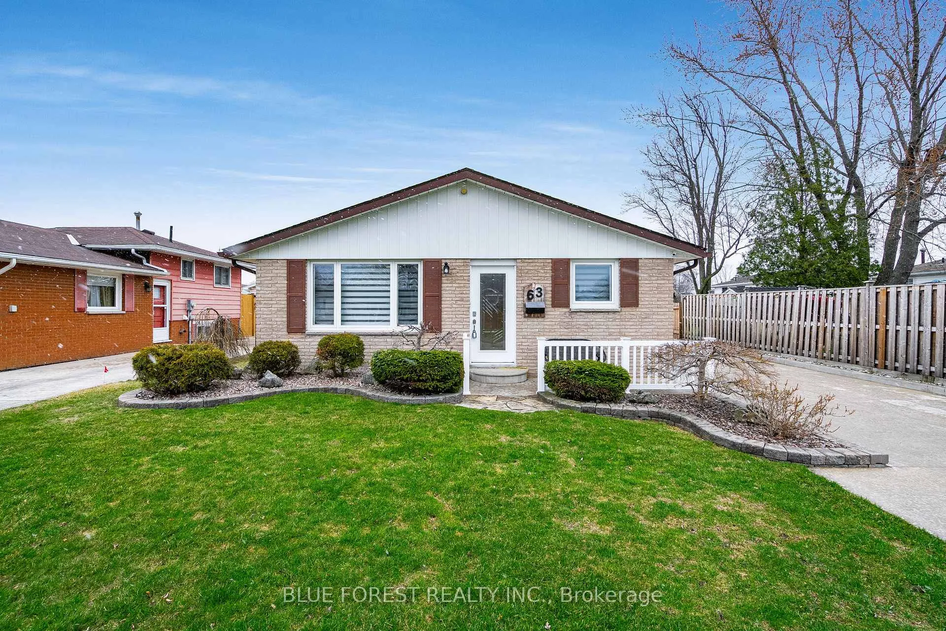 Photo 3 of 63 Peirone Crescent, Chatham-Kent, Chatham — HOMEH