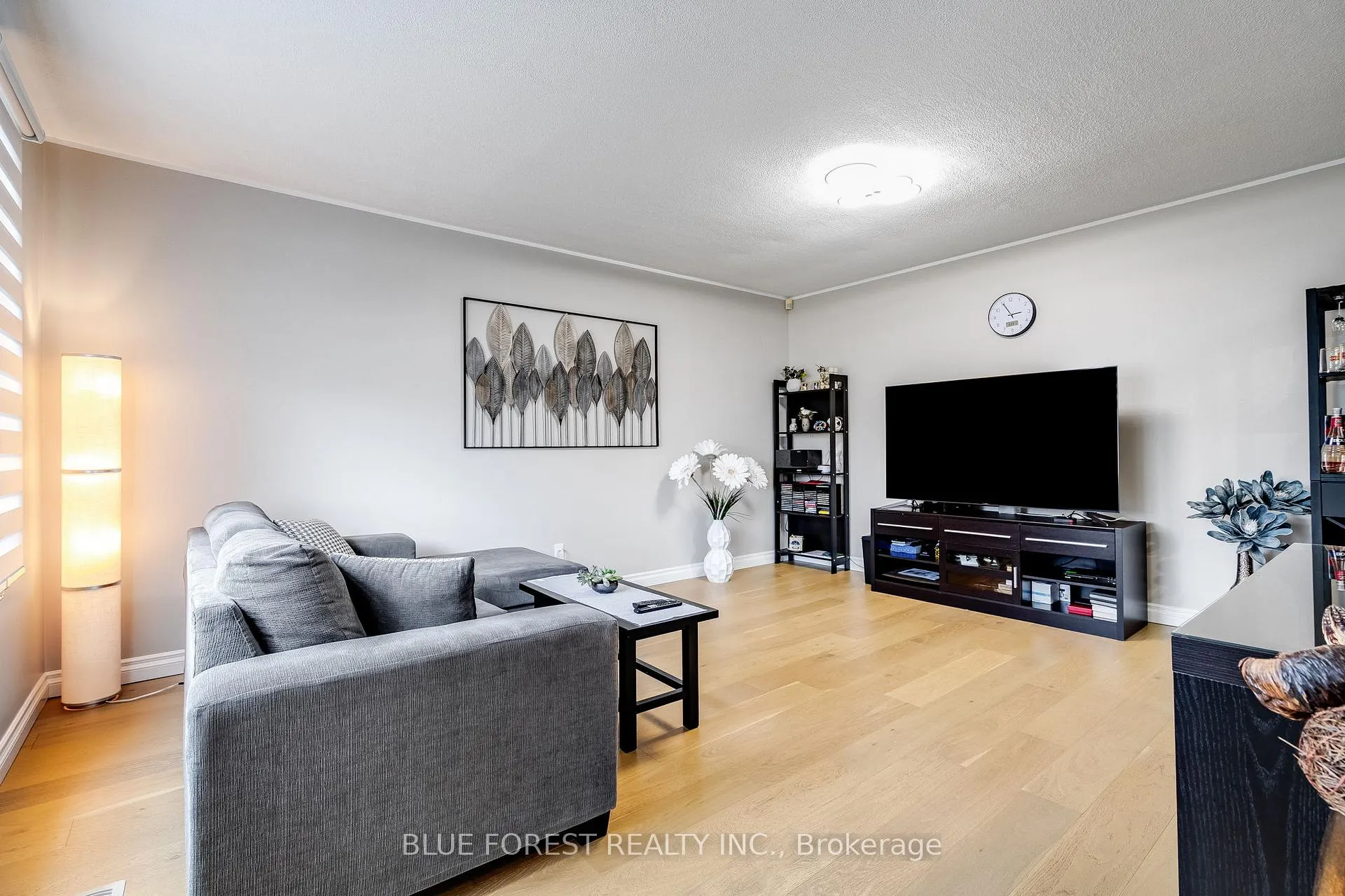 Photo 4 of 63 Peirone Crescent, Chatham-Kent, Chatham — HOMEH