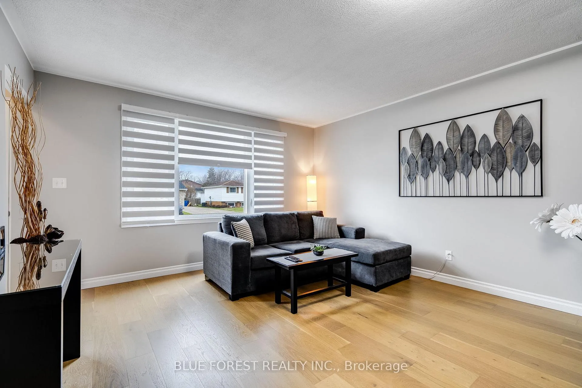 Photo 5 of 63 Peirone Crescent, Chatham-Kent, Chatham — HOMEH