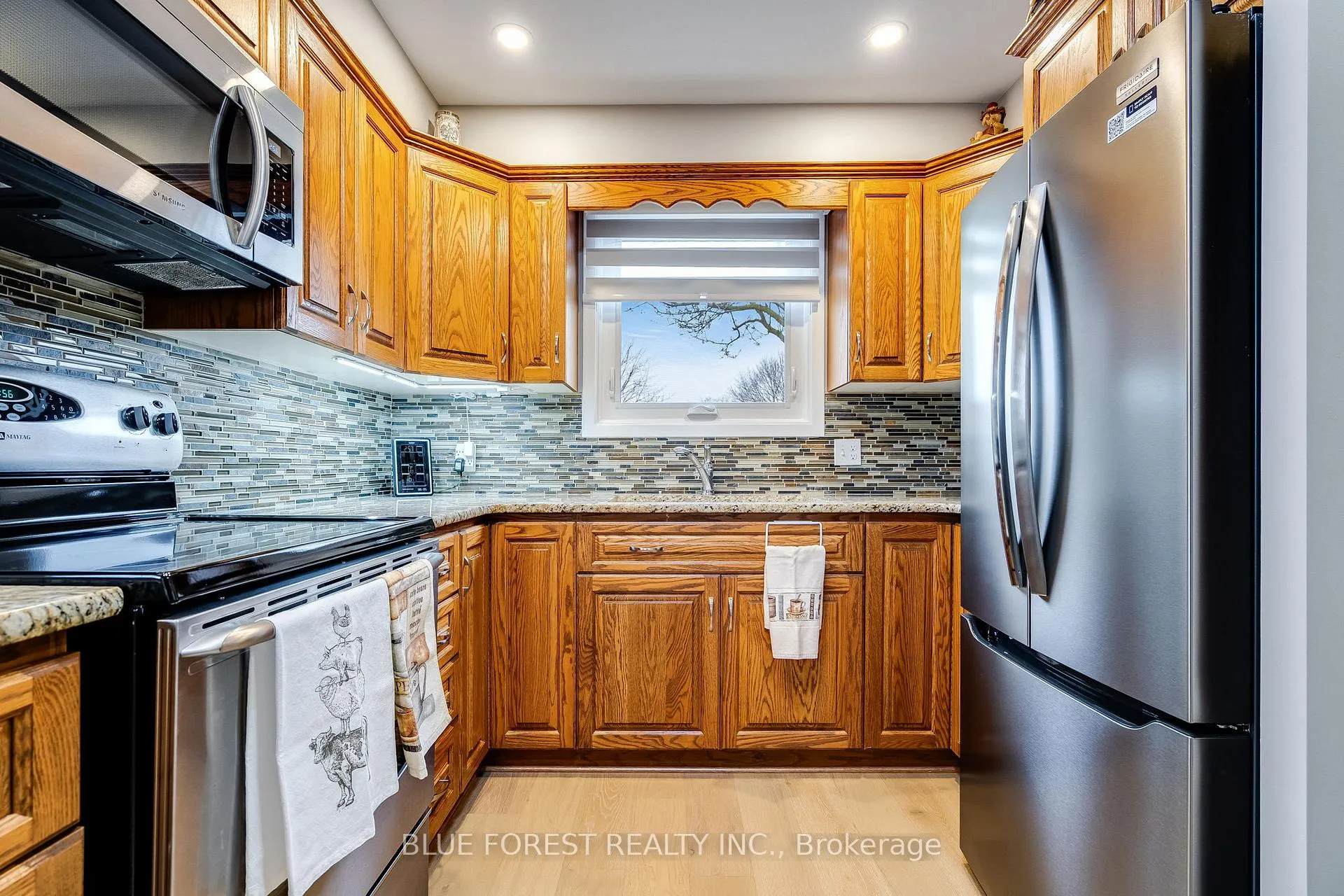 Photo 10 of 63 Peirone Crescent, Chatham-Kent, Chatham — HOMEH