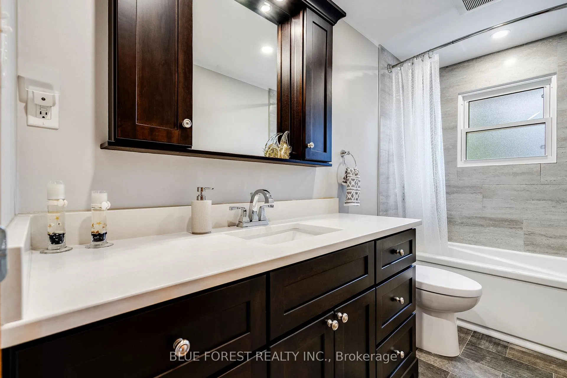 Photo 17 of 63 Peirone Crescent, Chatham-Kent, Chatham — HOMEH