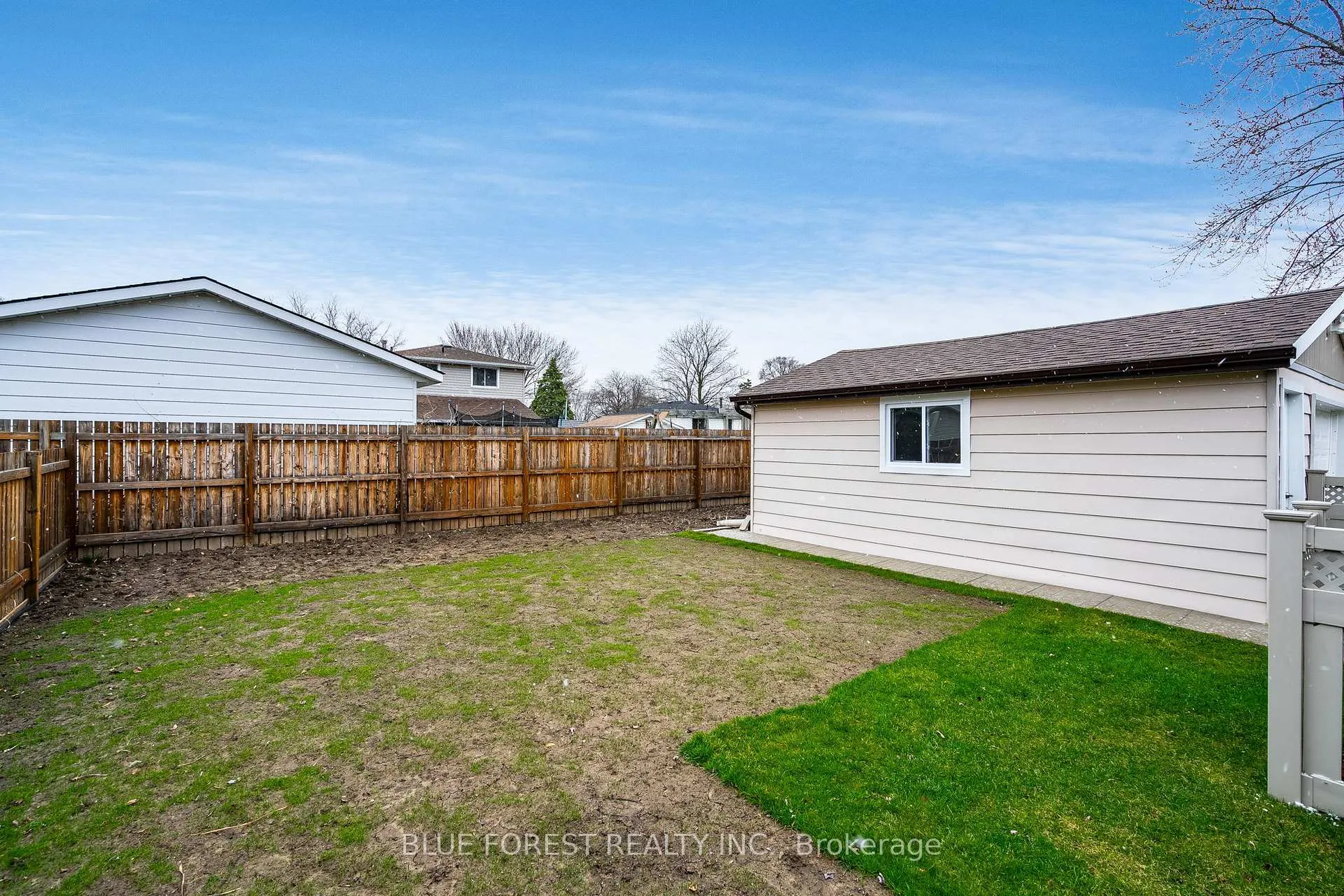 Photo 33 of 63 Peirone Crescent, Chatham-Kent, Chatham — HOMEH