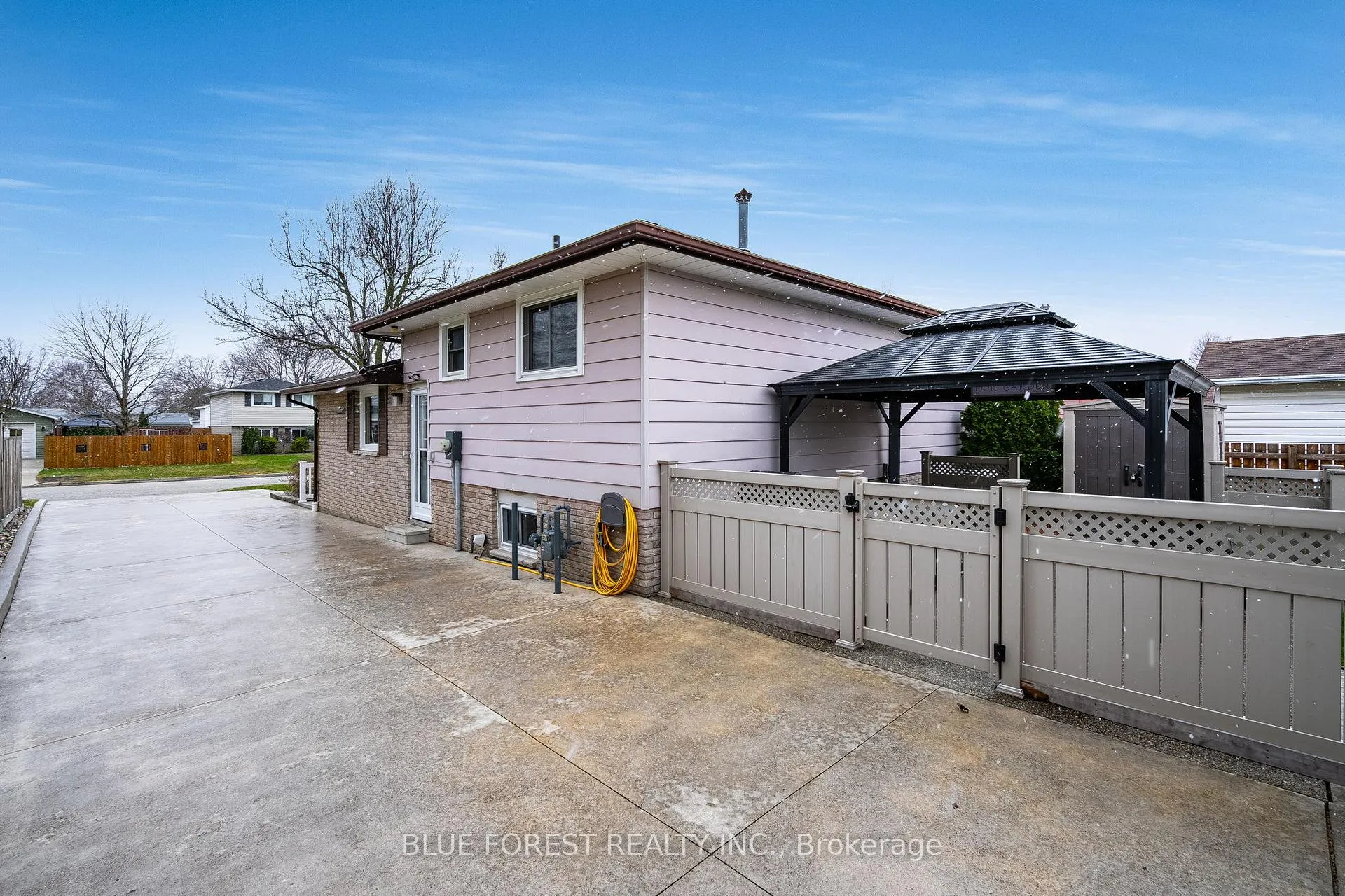 Photo 34 of 63 Peirone Crescent, Chatham-Kent, Chatham — HOMEH