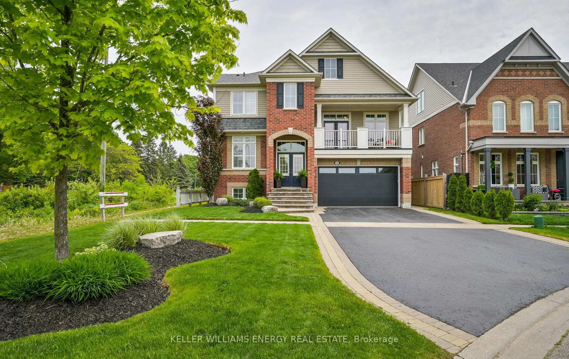 Photo 2 of 35 Bellhouse Place, Whitby, Brooklin — HOMEH