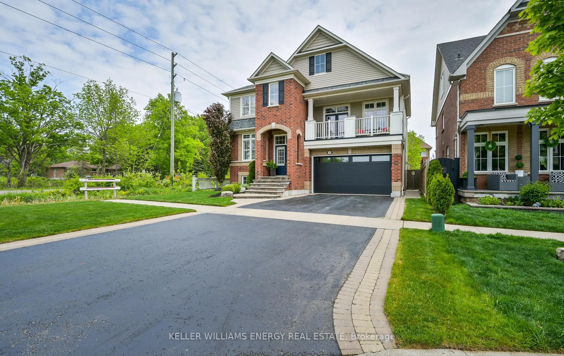 Photo 3 of 35 Bellhouse Place, Whitby, Brooklin — HOMEH