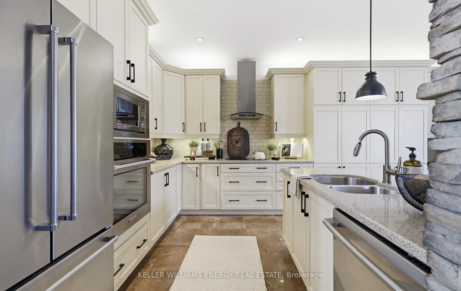 Photo 10 of 35 Bellhouse Place, Whitby, Brooklin — HOMEH