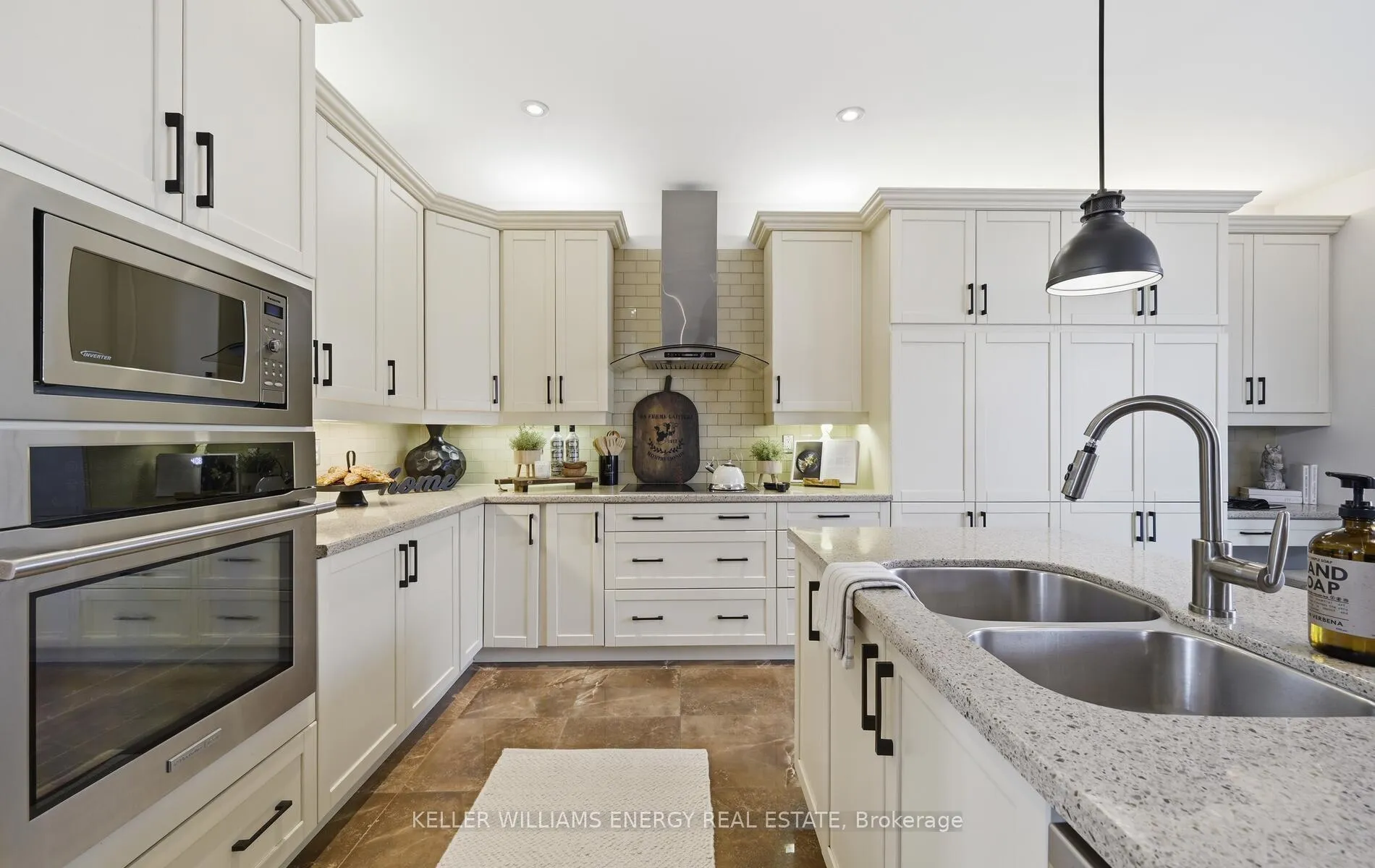 Photo 11 of 35 Bellhouse Place, Whitby, Brooklin — HOMEH