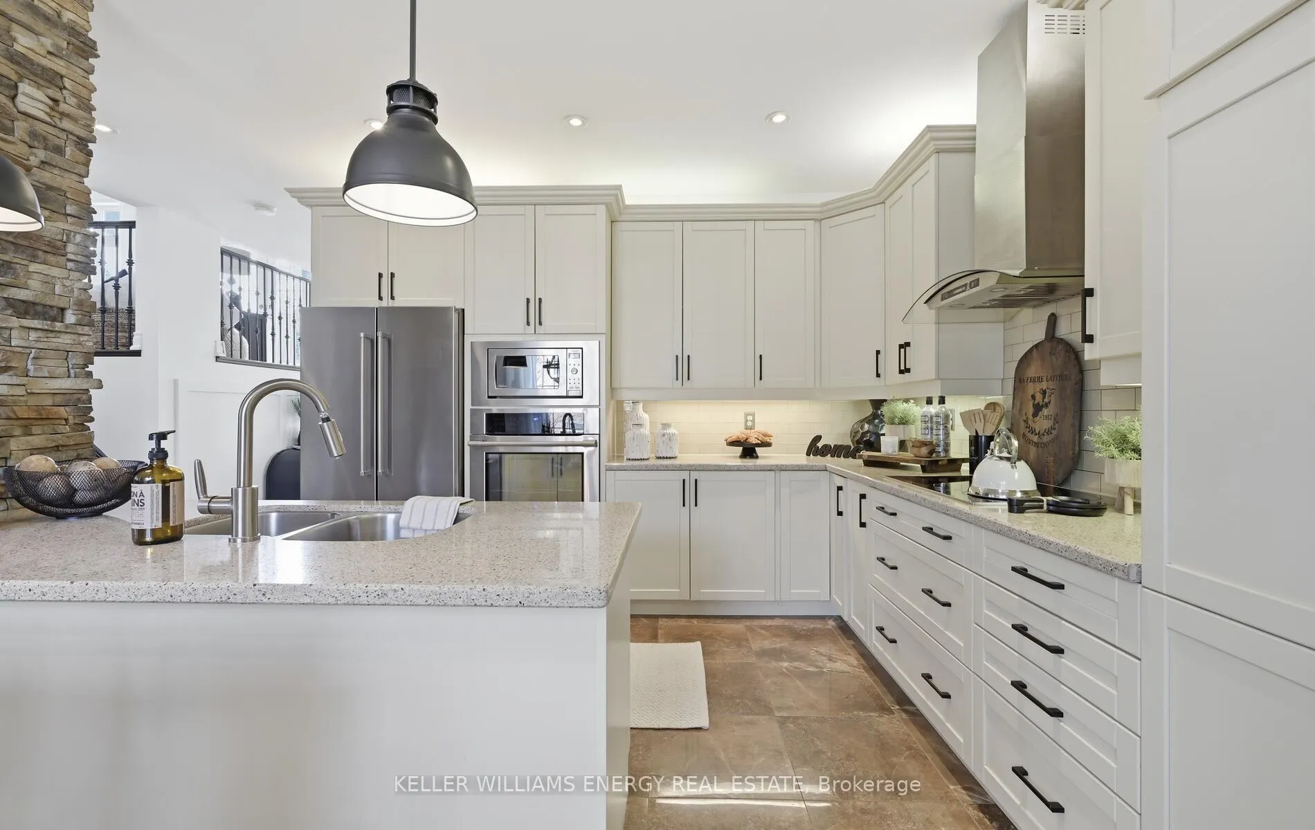 Photo 12 of 35 Bellhouse Place, Whitby, Brooklin — HOMEH