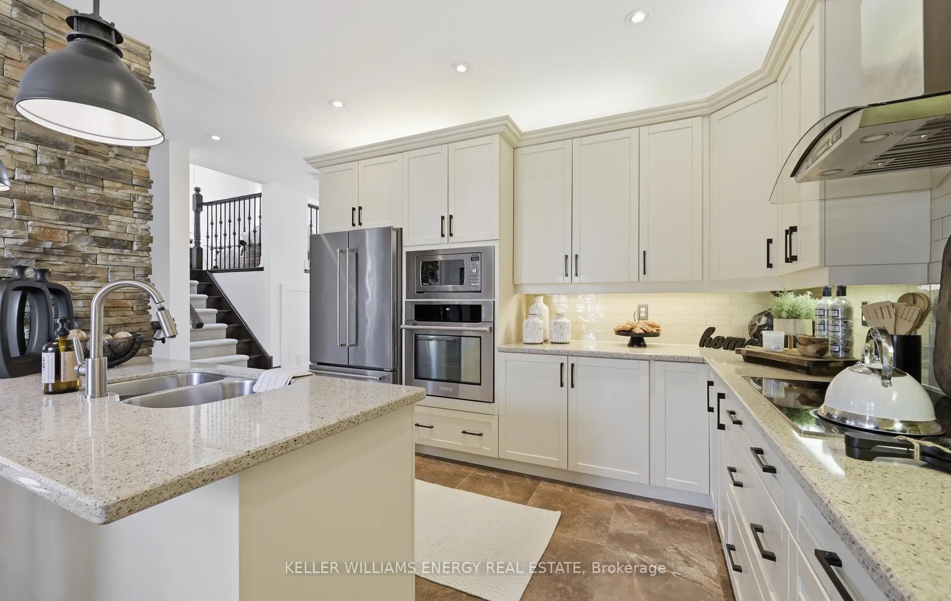 Photo 13 of 35 Bellhouse Place, Whitby, Brooklin — HOMEH