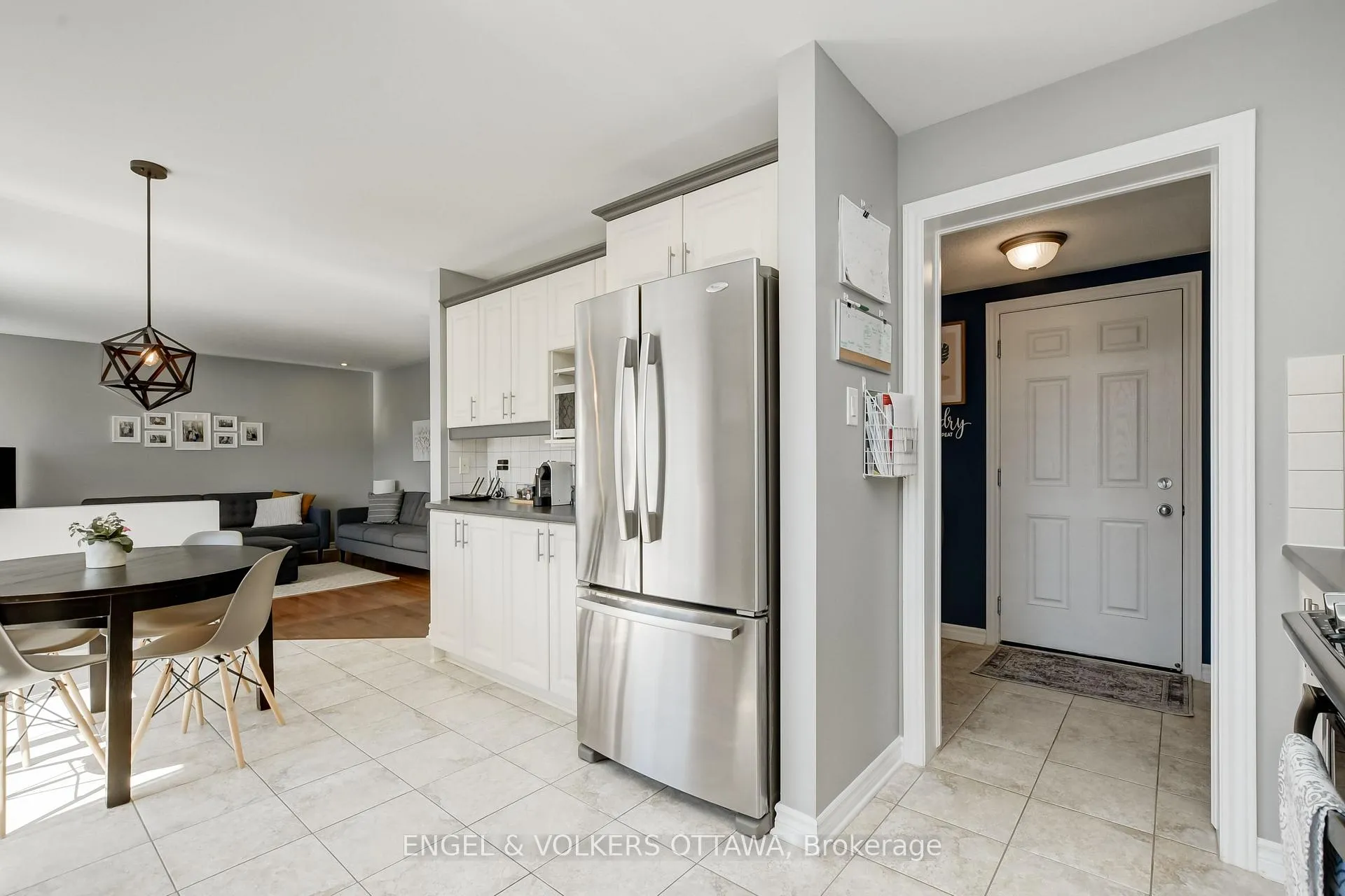 Photo 10 of 398 Abbeydale Circle, Ottawa, Kanata - Morgan's Grant/South March — HOMEH