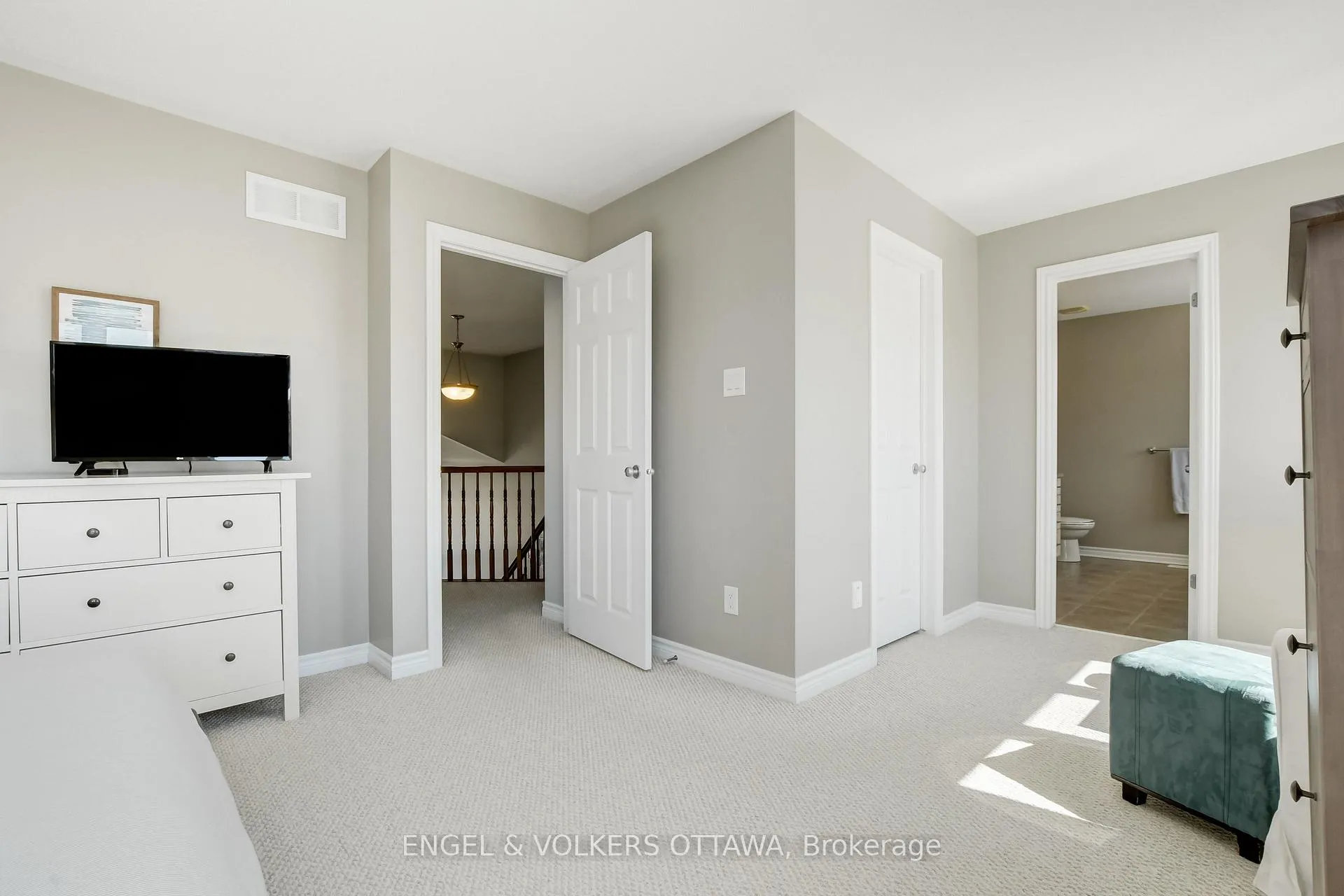 Photo 16 of 398 Abbeydale Circle, Ottawa, Kanata - Morgan's Grant/South March — HOMEH