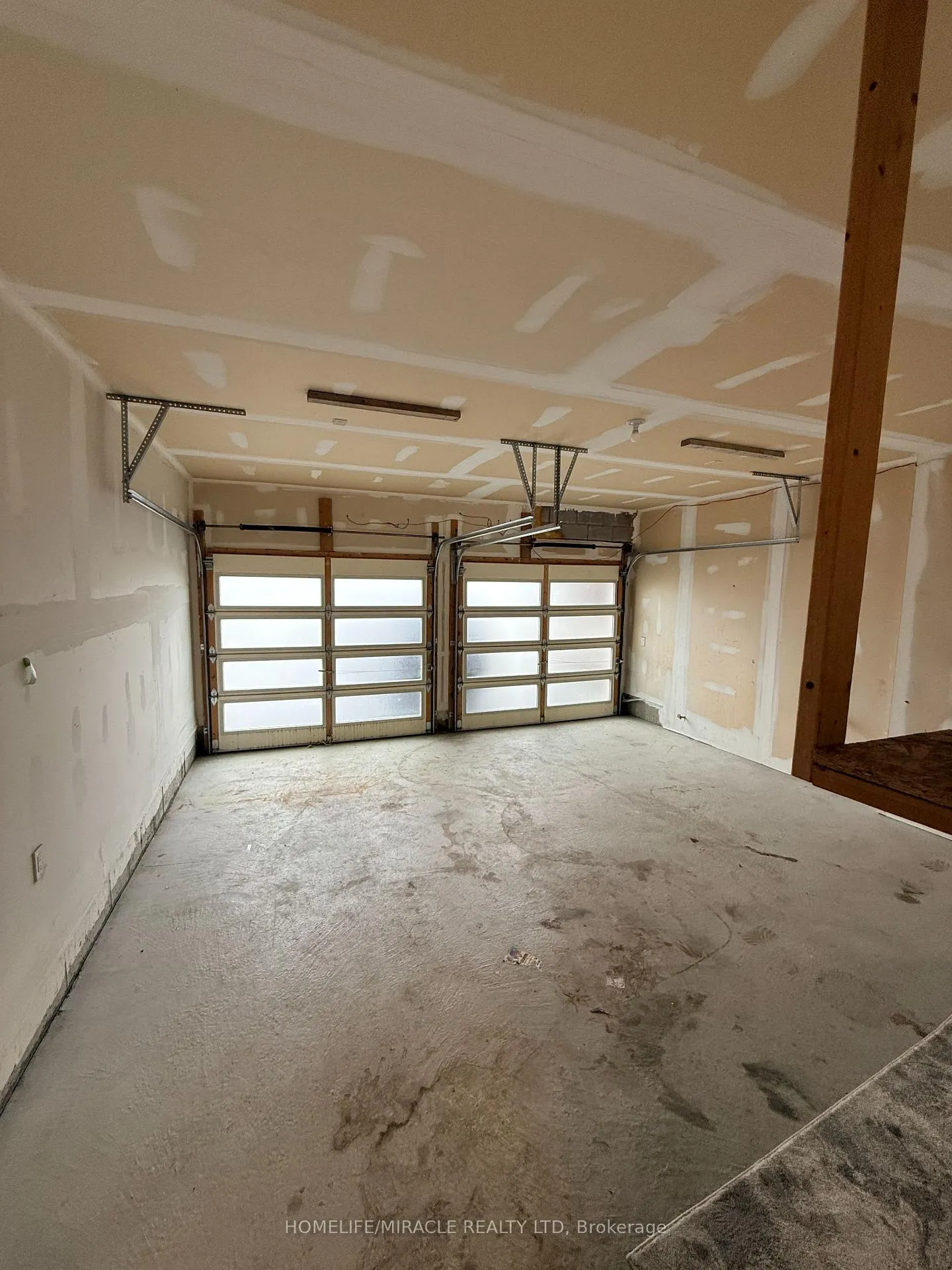 Photo 10 of 2455 Hibiscus Drive, Pickering, Rural Pickering — HOMEH
