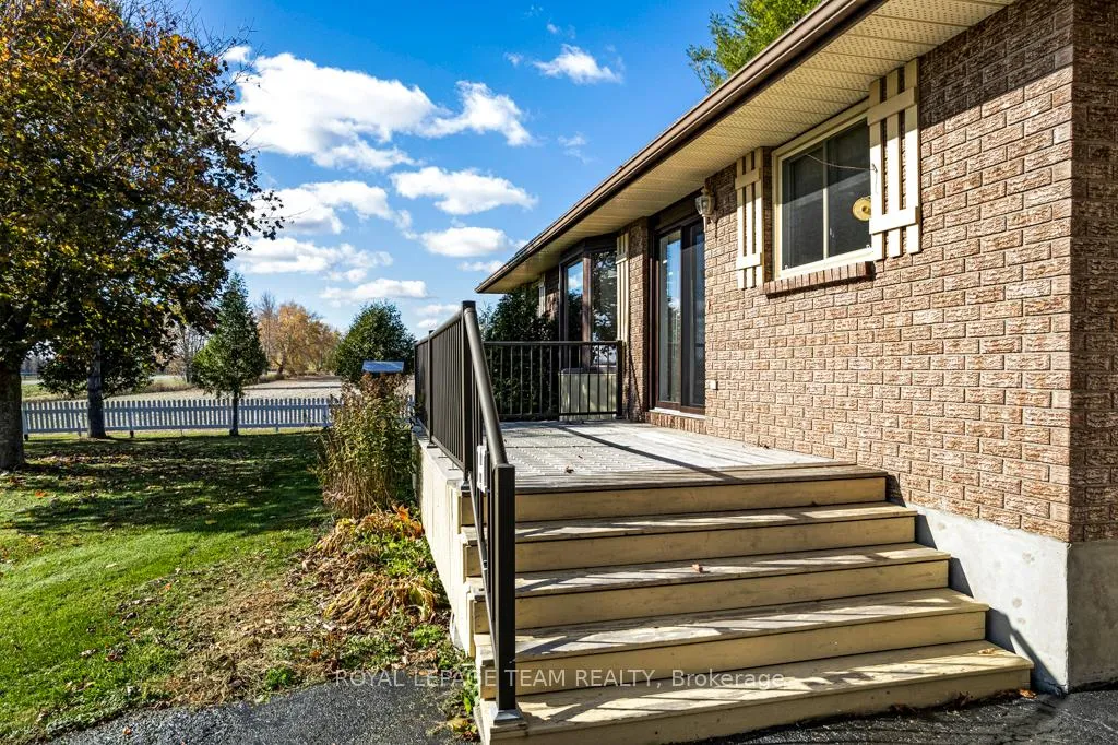 Photo 3 of 100 County Road 21, Edwardsburgh/Cardinal, Edwardsburgh/Cardinal Twp — HOMEH