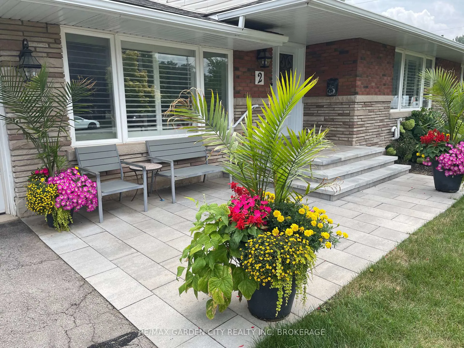 Photo 3 of 2 Lynnwood Avenue, Grimsby, Grimsby East — HOMEH