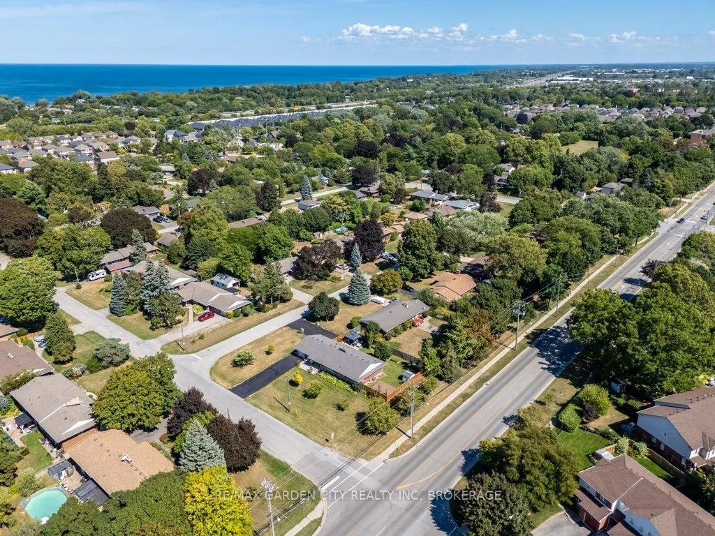 Photo 16 of 2 Lynnwood Avenue, Grimsby, Grimsby East — HOMEH