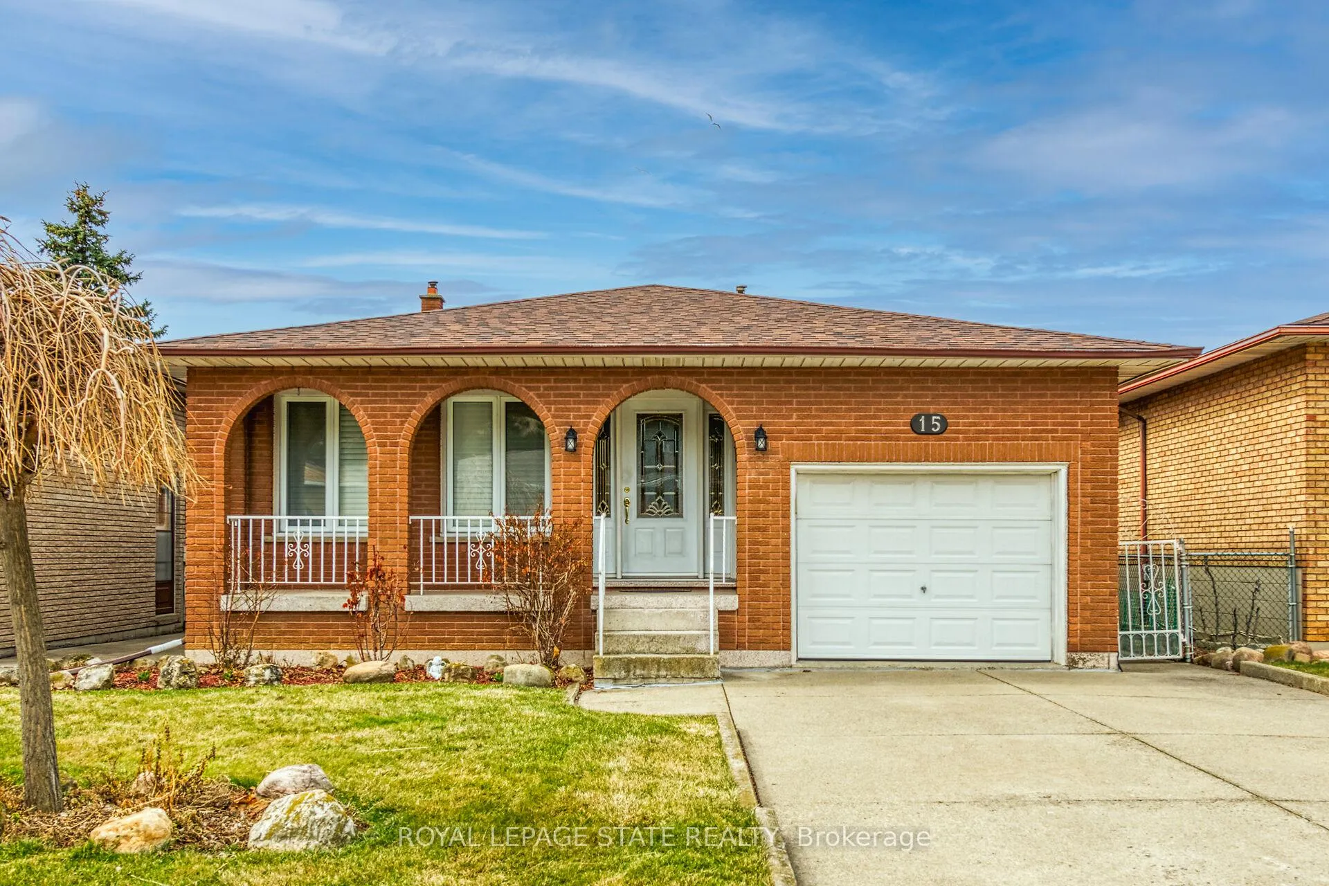 Photo 3 of 15 Fairington Crescent, Hamilton, Kentley — HOMEH