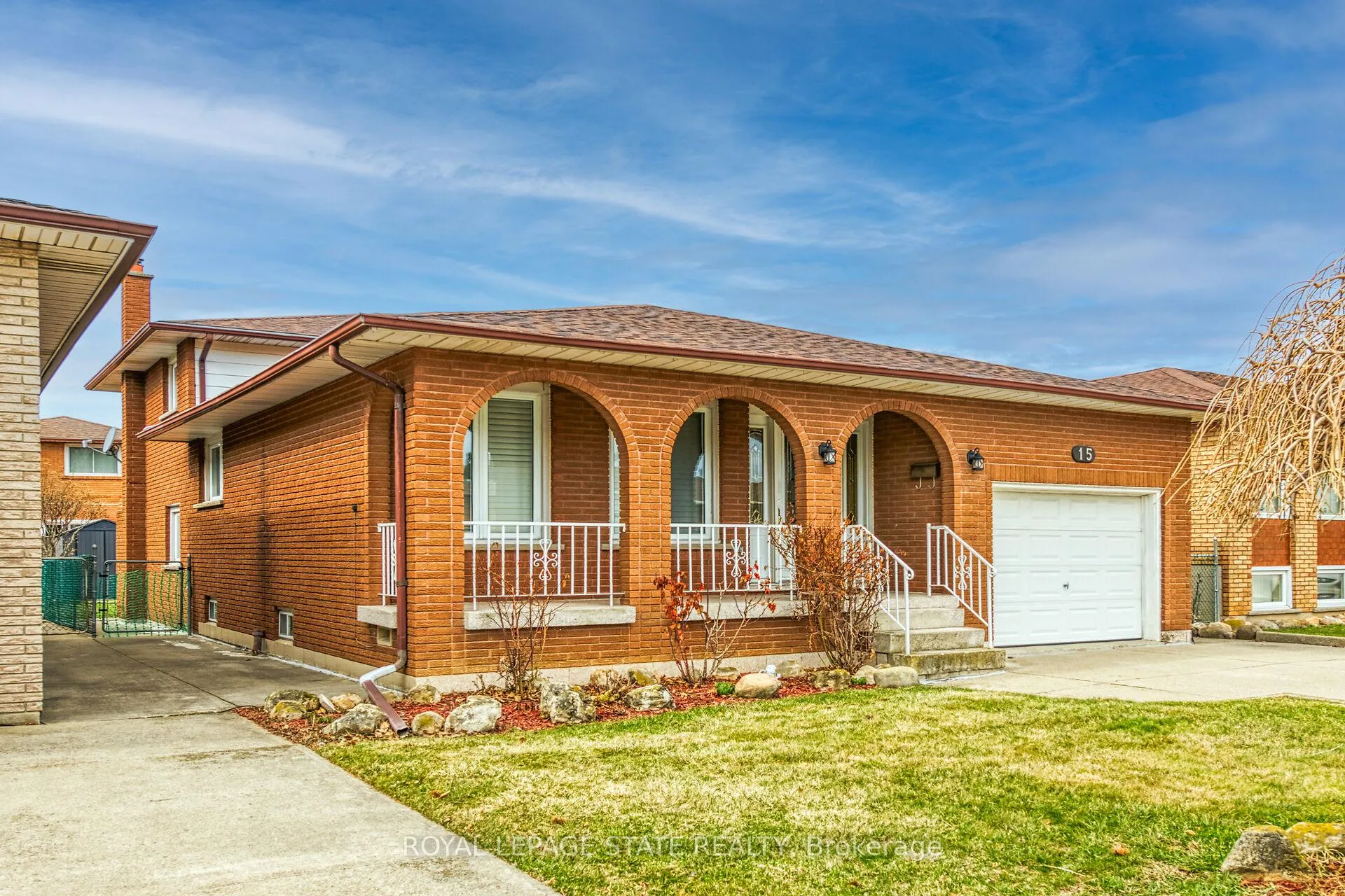 Photo 4 of 15 Fairington Crescent, Hamilton, Kentley — HOMEH