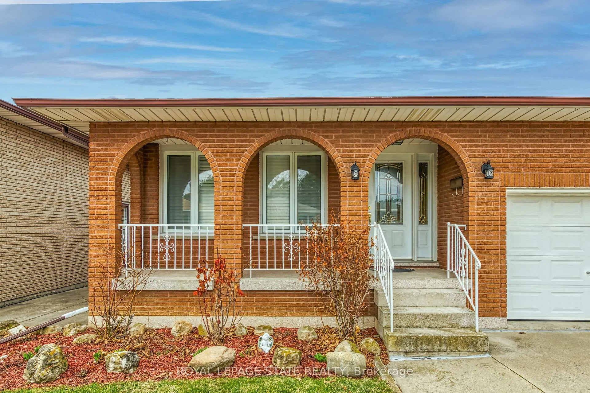 Photo 5 of 15 Fairington Crescent, Hamilton, Kentley — HOMEH