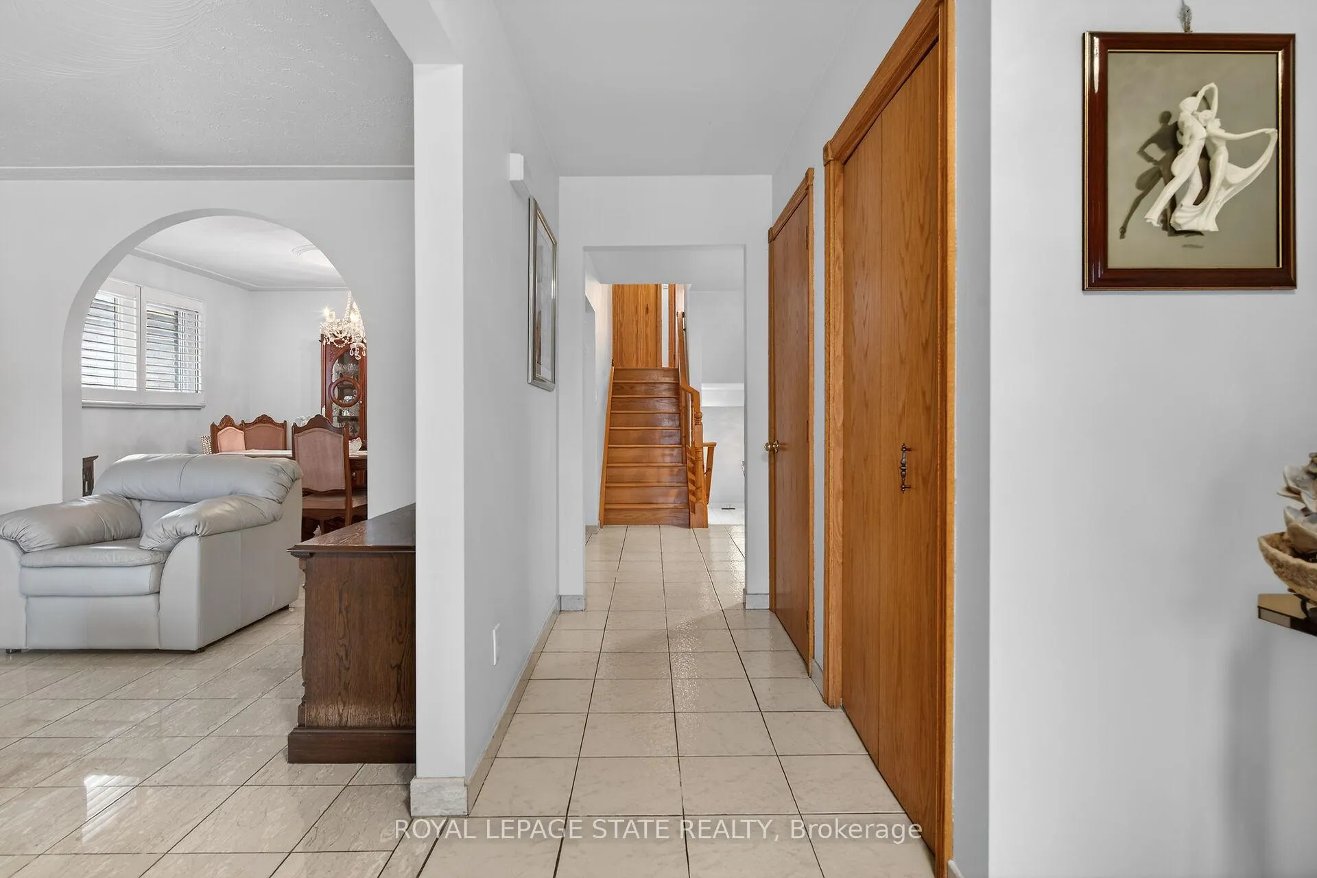 Photo 8 of 15 Fairington Crescent, Hamilton, Kentley — HOMEH