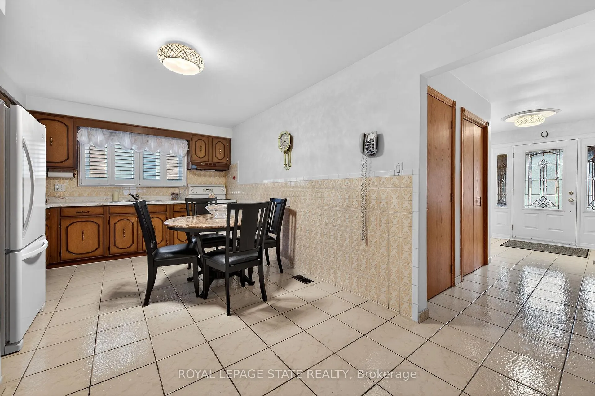 Photo 10 of 15 Fairington Crescent, Hamilton, Kentley — HOMEH