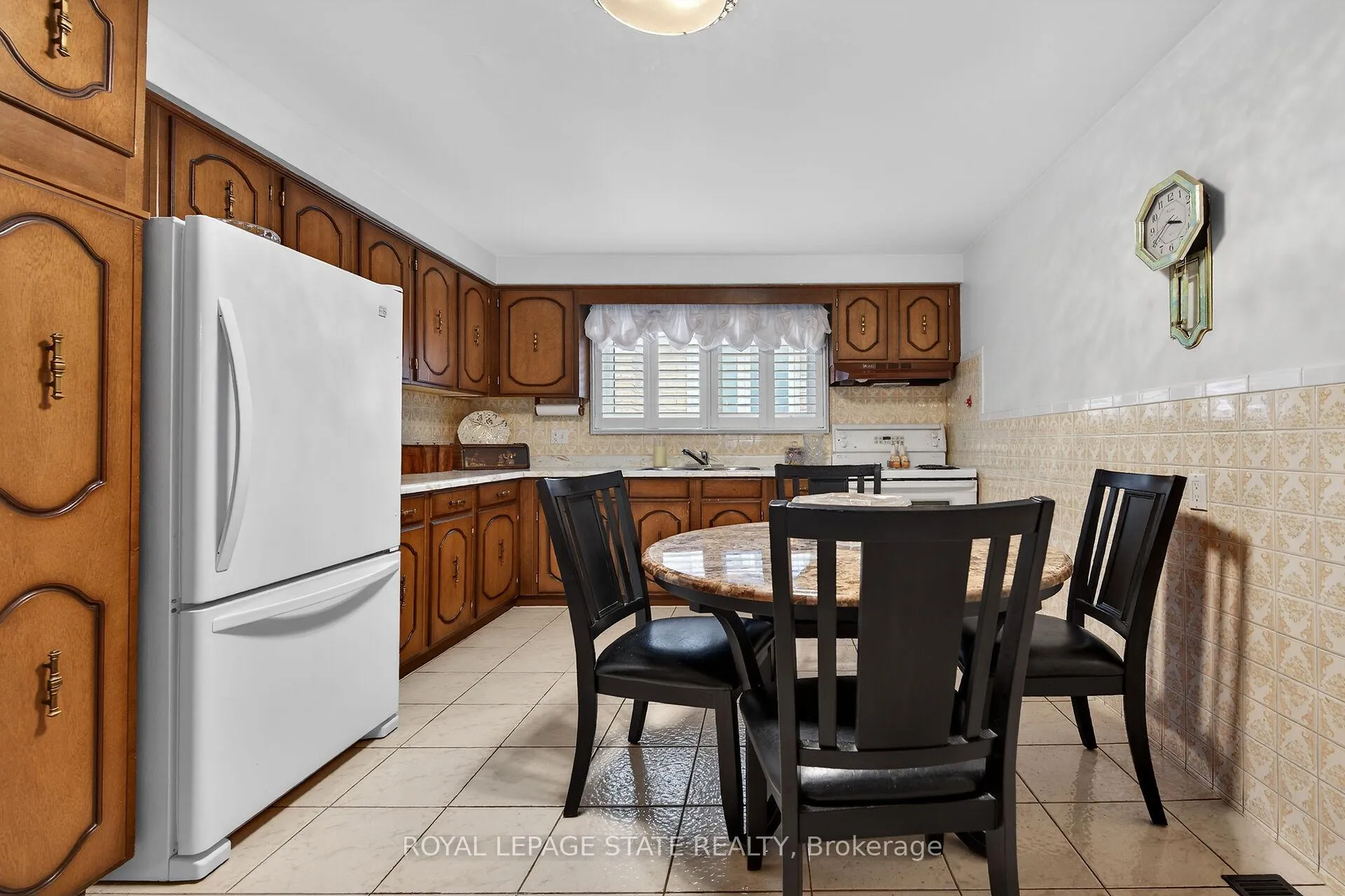 Photo 11 of 15 Fairington Crescent, Hamilton, Kentley — HOMEH