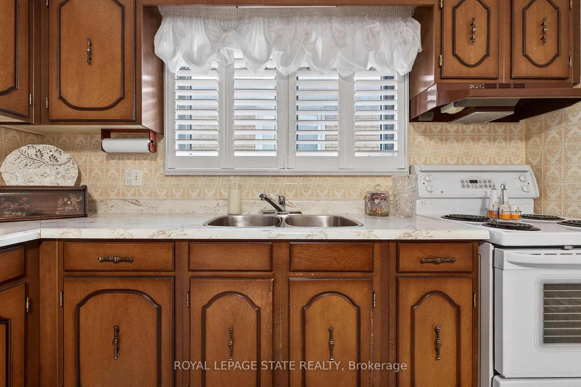 Photo 13 of 15 Fairington Crescent, Hamilton, Kentley — HOMEH