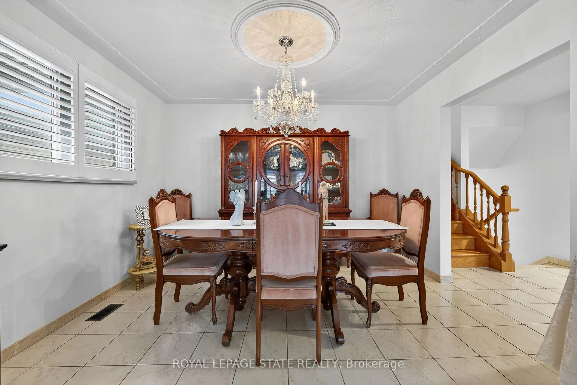 Photo 17 of 15 Fairington Crescent, Hamilton, Kentley — HOMEH
