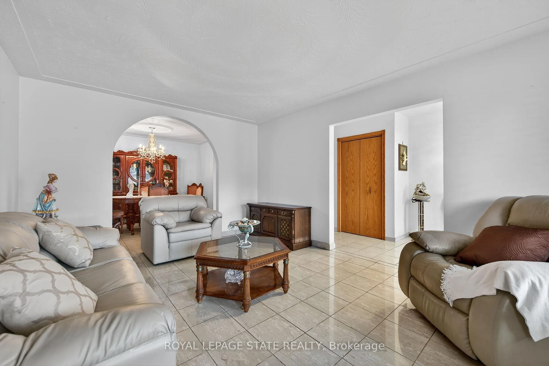 Photo 24 of 15 Fairington Crescent, Hamilton, Kentley — HOMEH