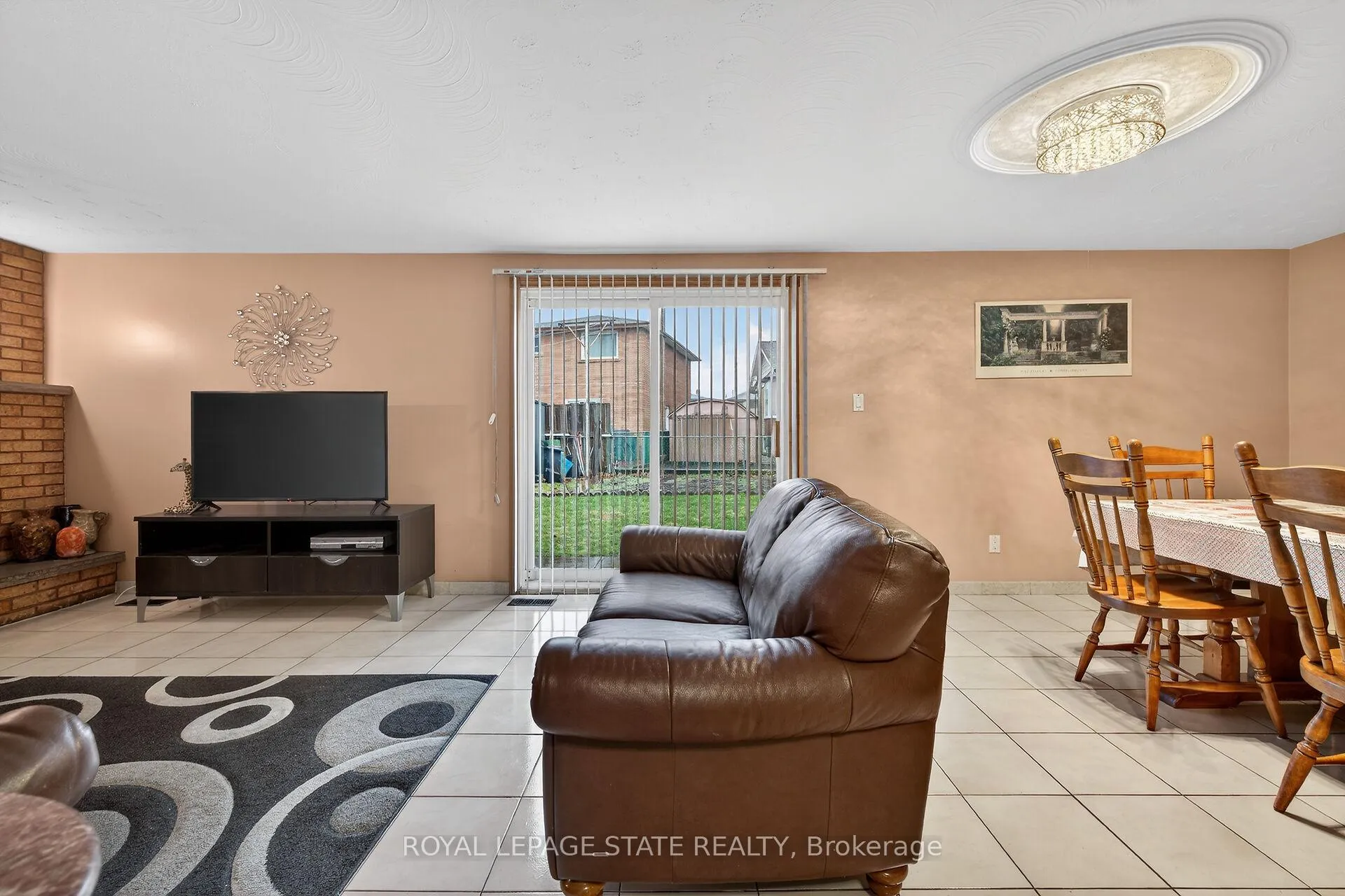 Photo 36 of 15 Fairington Crescent, Hamilton, Kentley — HOMEH
