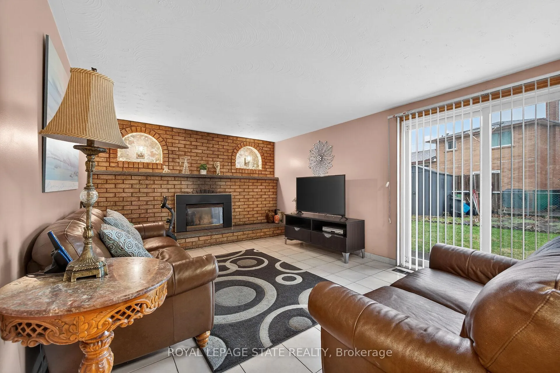 Photo 37 of 15 Fairington Crescent, Hamilton, Kentley — HOMEH