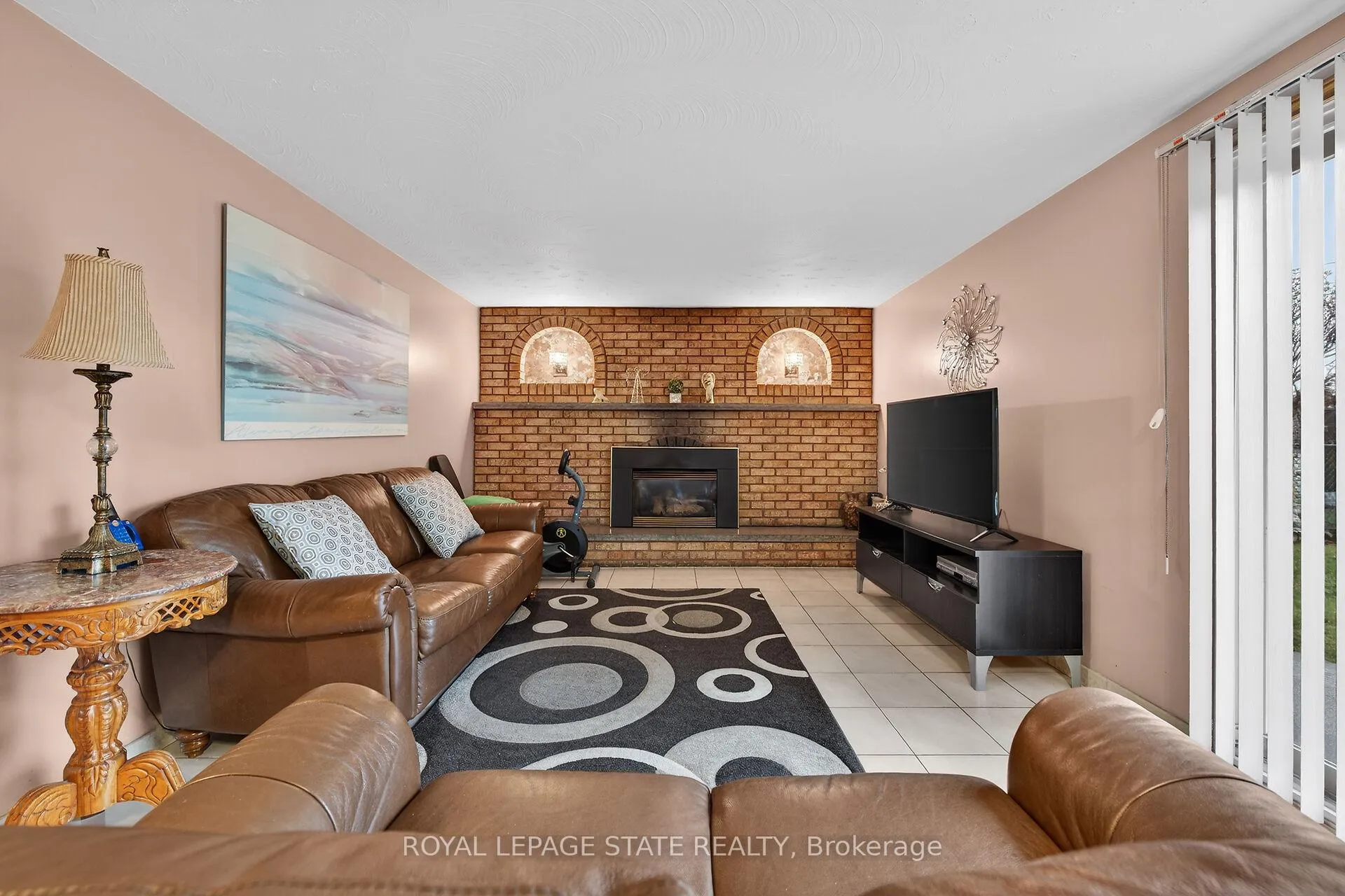 Photo 38 of 15 Fairington Crescent, Hamilton, Kentley — HOMEH