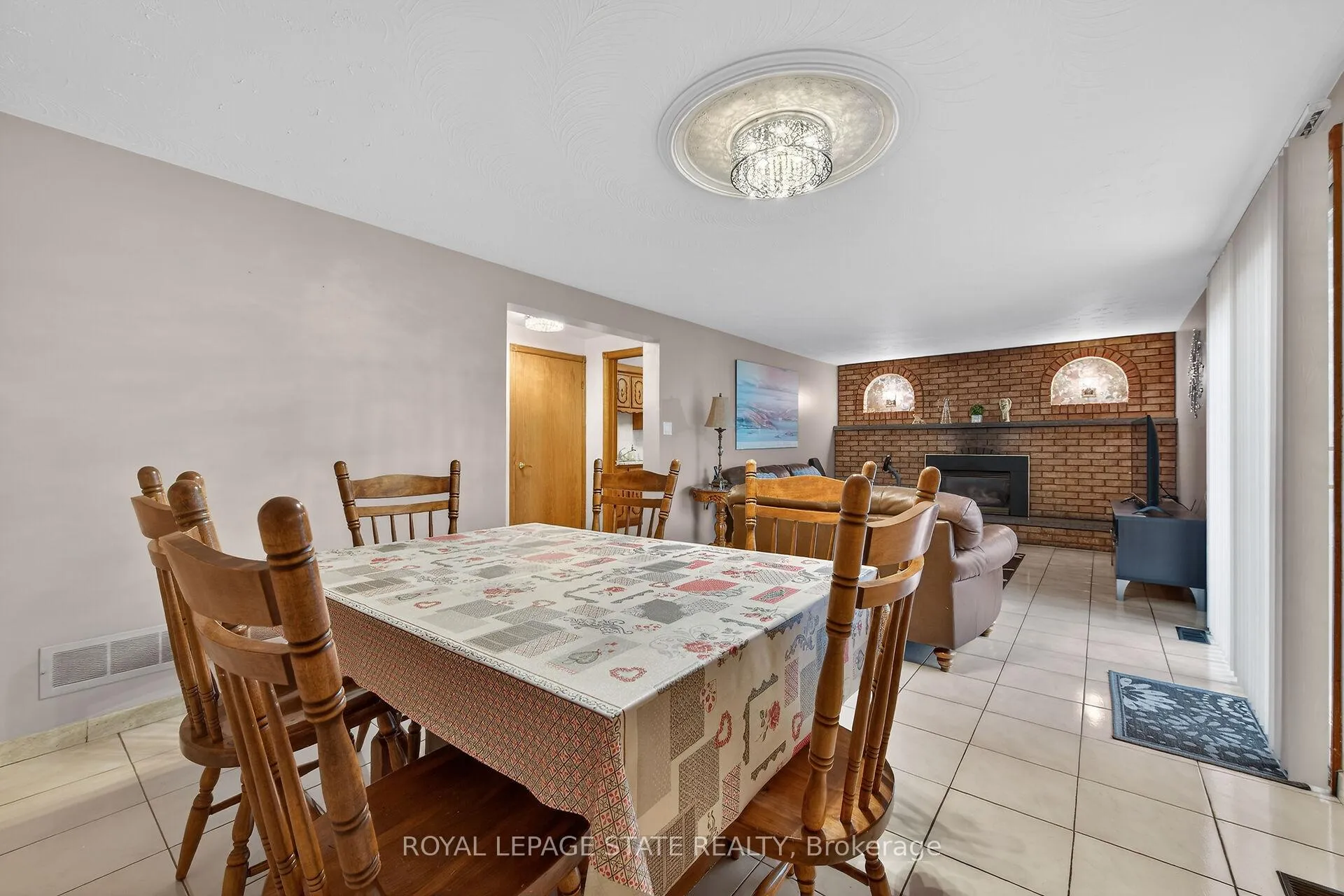 Photo 40 of 15 Fairington Crescent, Hamilton, Kentley — HOMEH