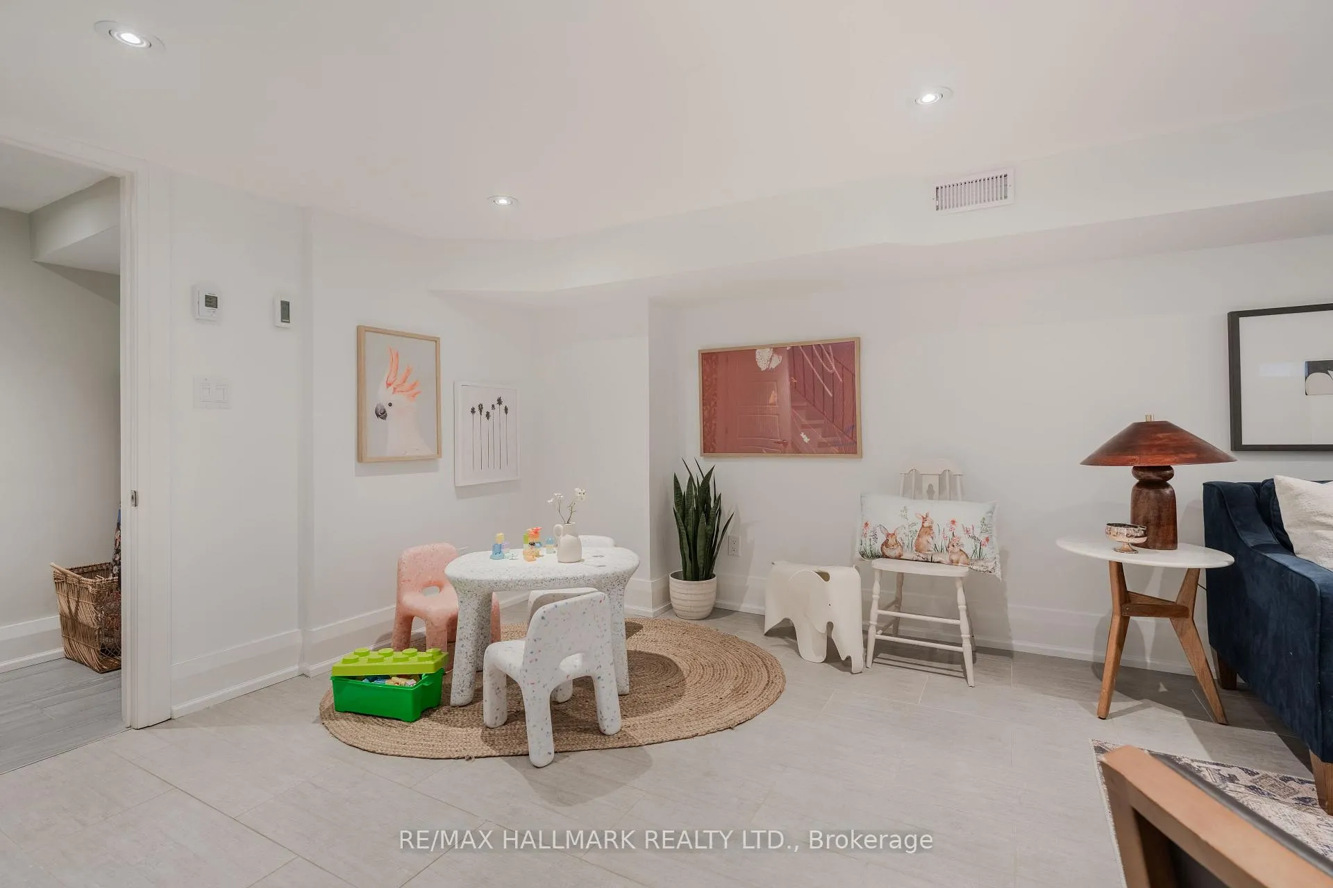Photo 37 of 27 Maughan Crescent, Toronto, Woodbine Corridor — HOMEH