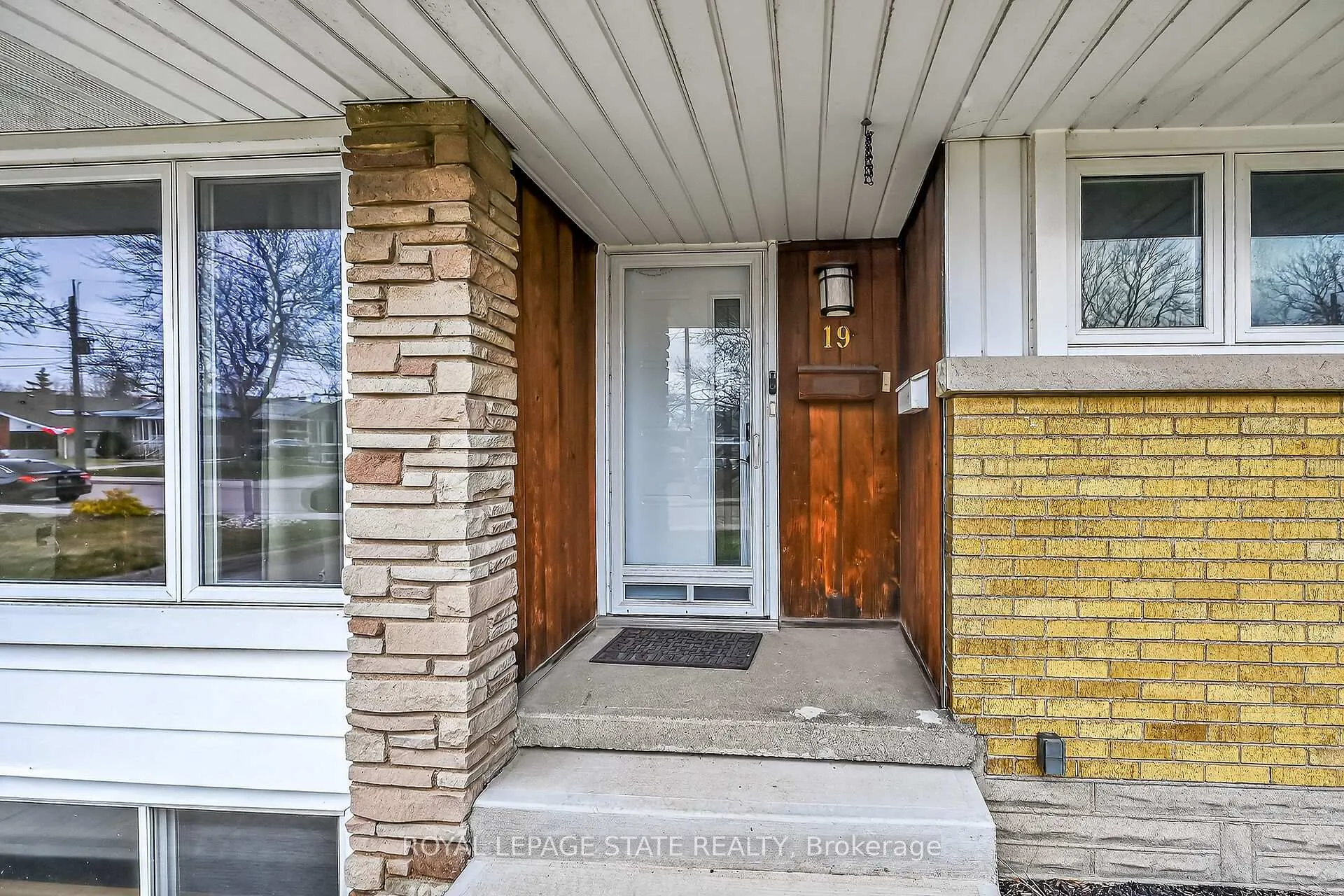 Photo 3 of 19 Burfield Avenue, Hamilton, Huntington — HOMEH