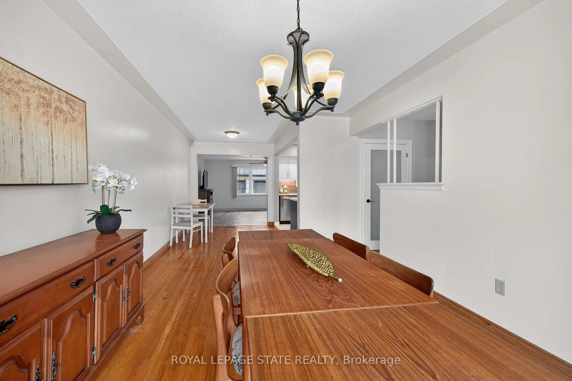 Photo 6 of 19 Burfield Avenue, Hamilton, Huntington — HOMEH